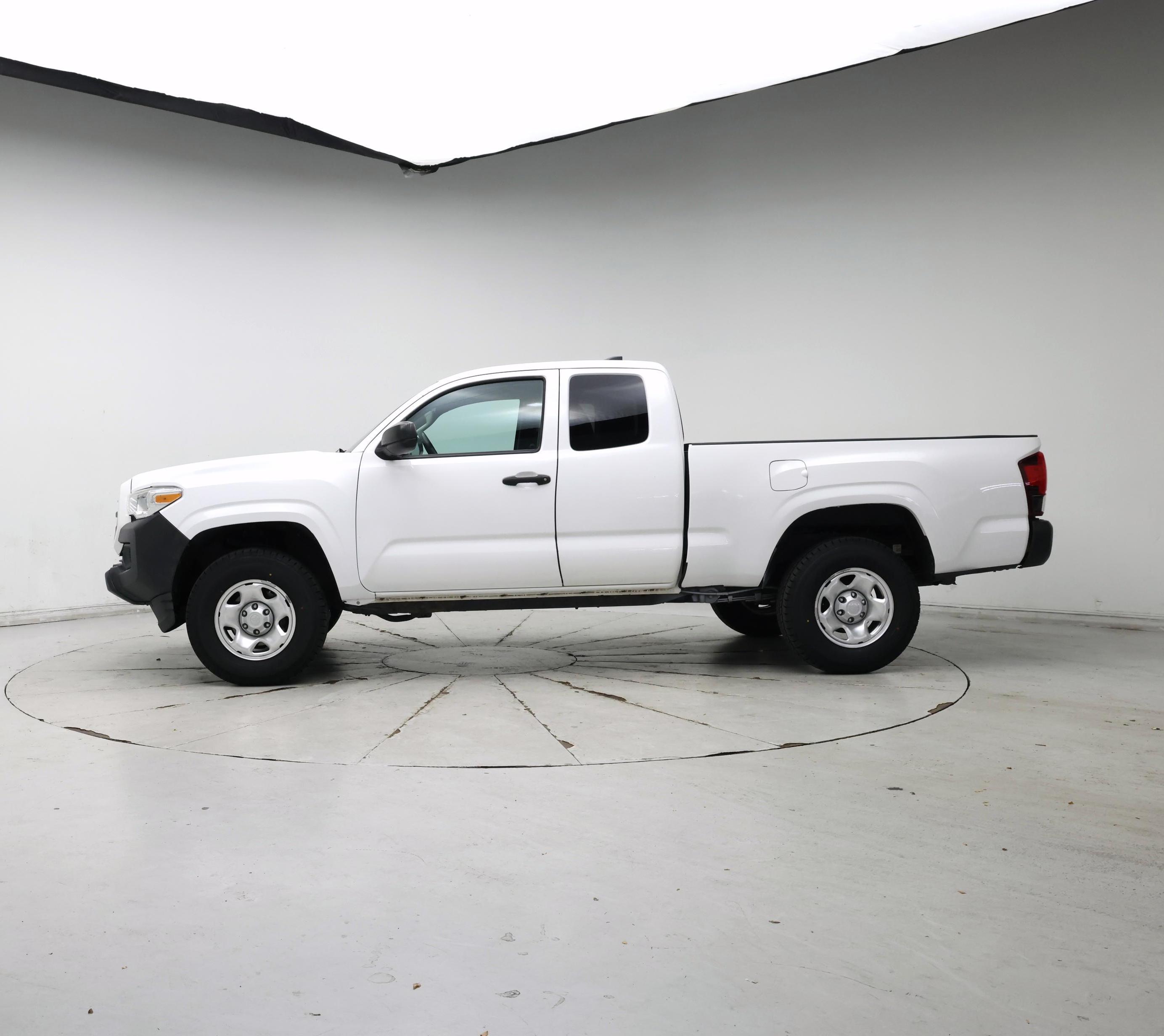 Thumbnail: 2019 Toyota Tacoma - 3