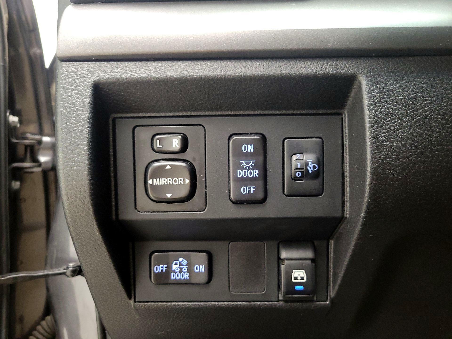 Thumbnail: 2014 Toyota Tundra - 11