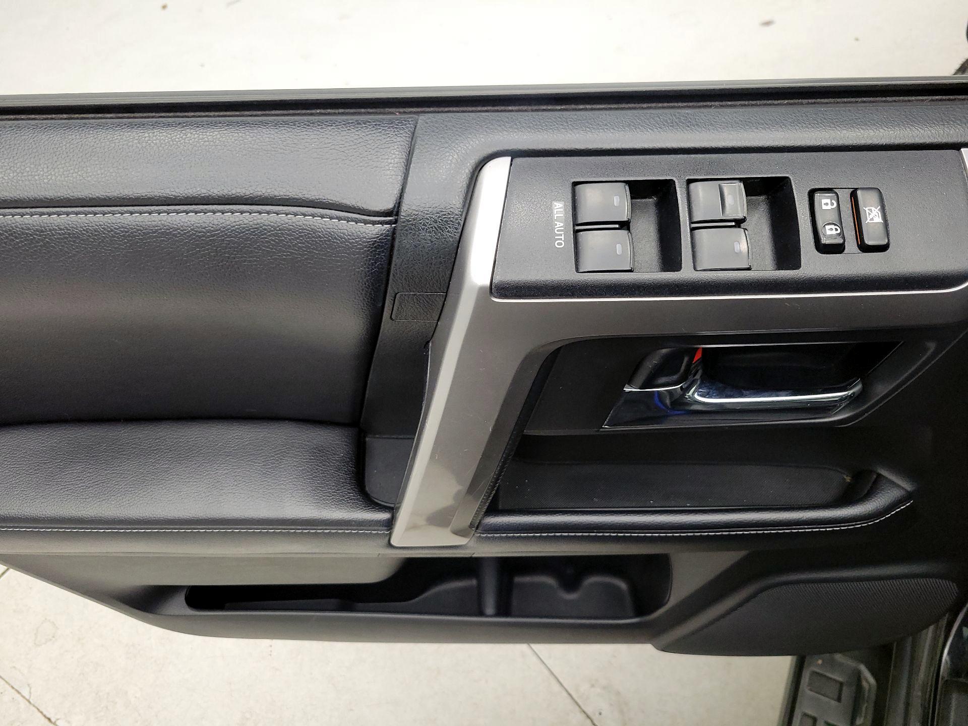 Thumbnail: 2016 Toyota 4Runner - 12