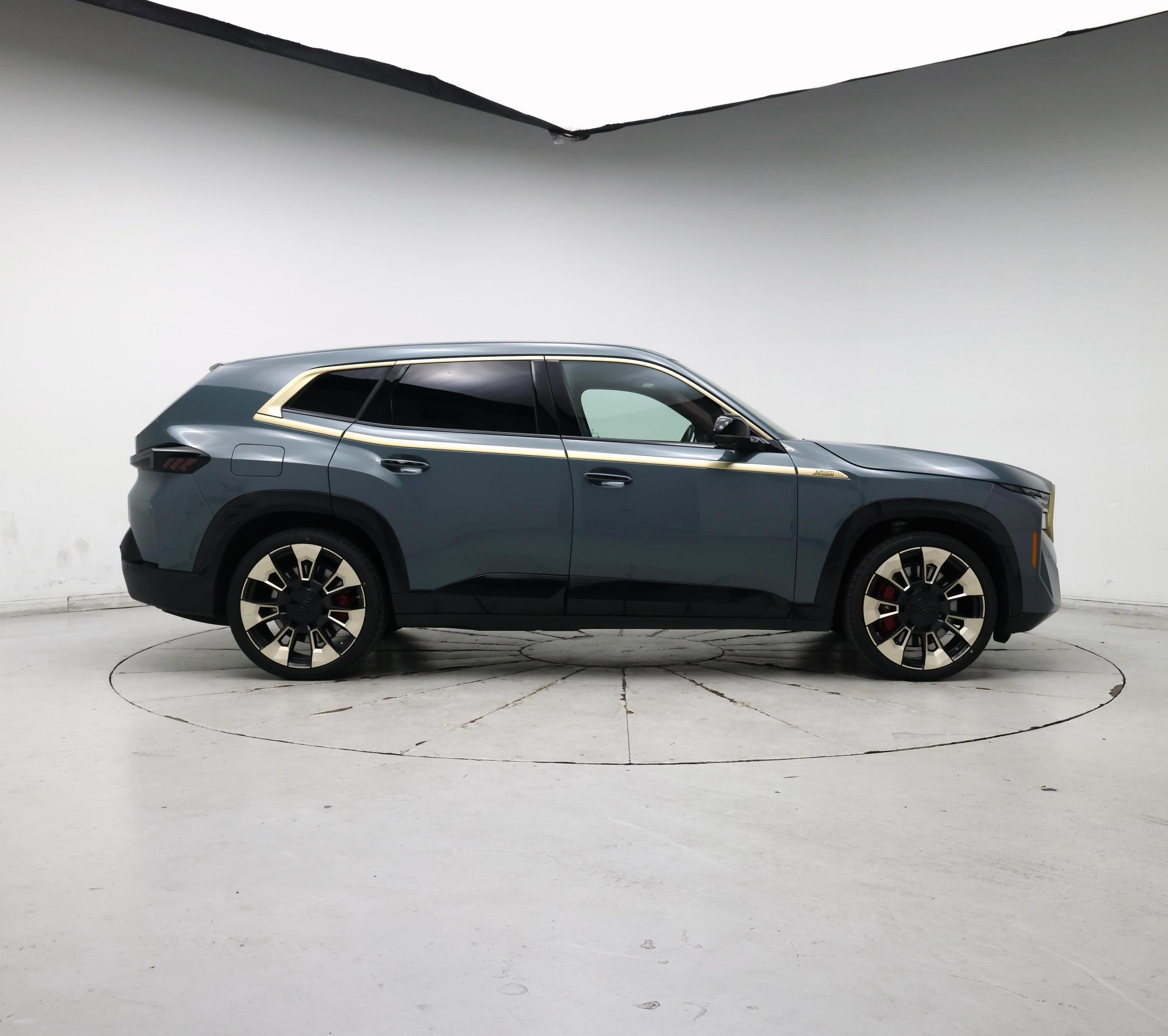 Thumbnail: 2023 BMW XM - 7