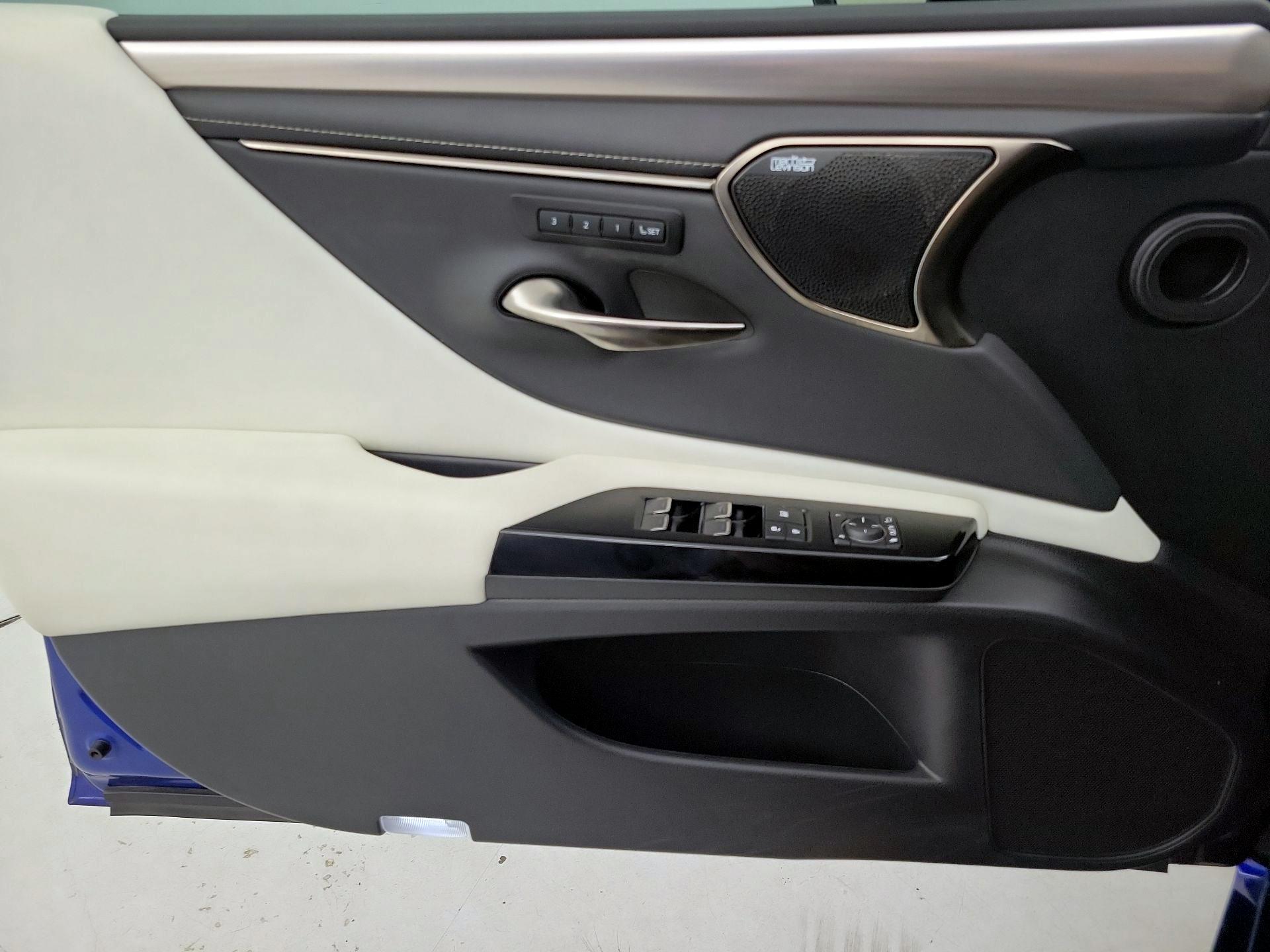 Thumbnail: 2022 Lexus ES - 12