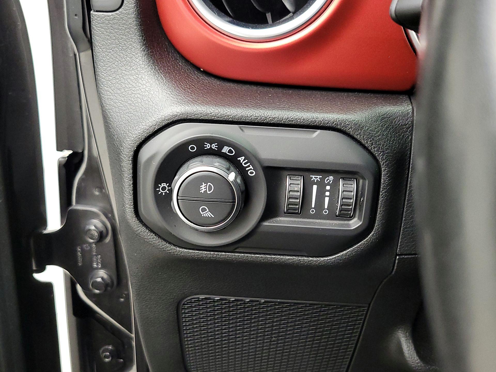 Thumbnail: 2021 Jeep Gladiator - 13