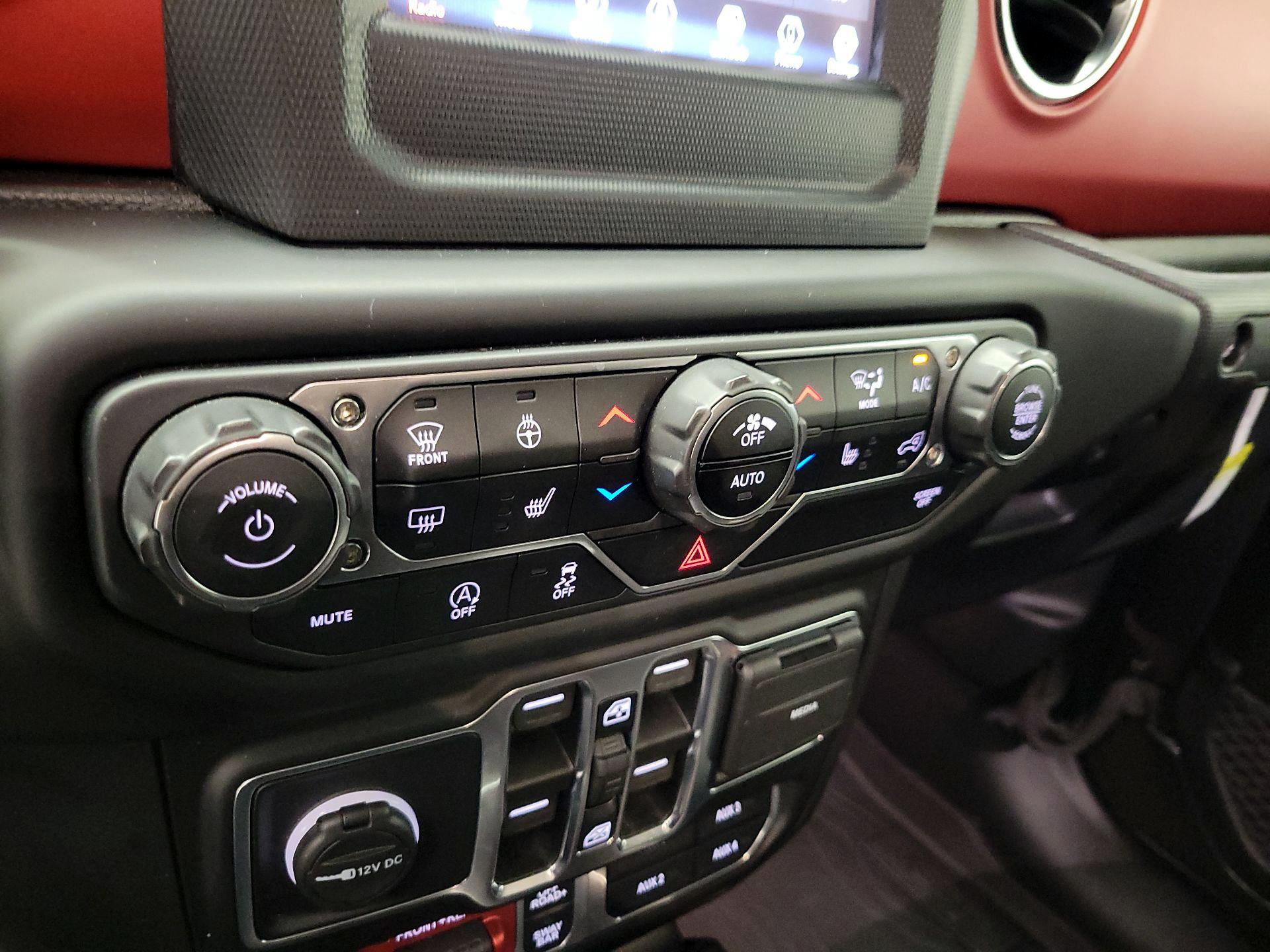Thumbnail: 2021 Jeep Gladiator - 16