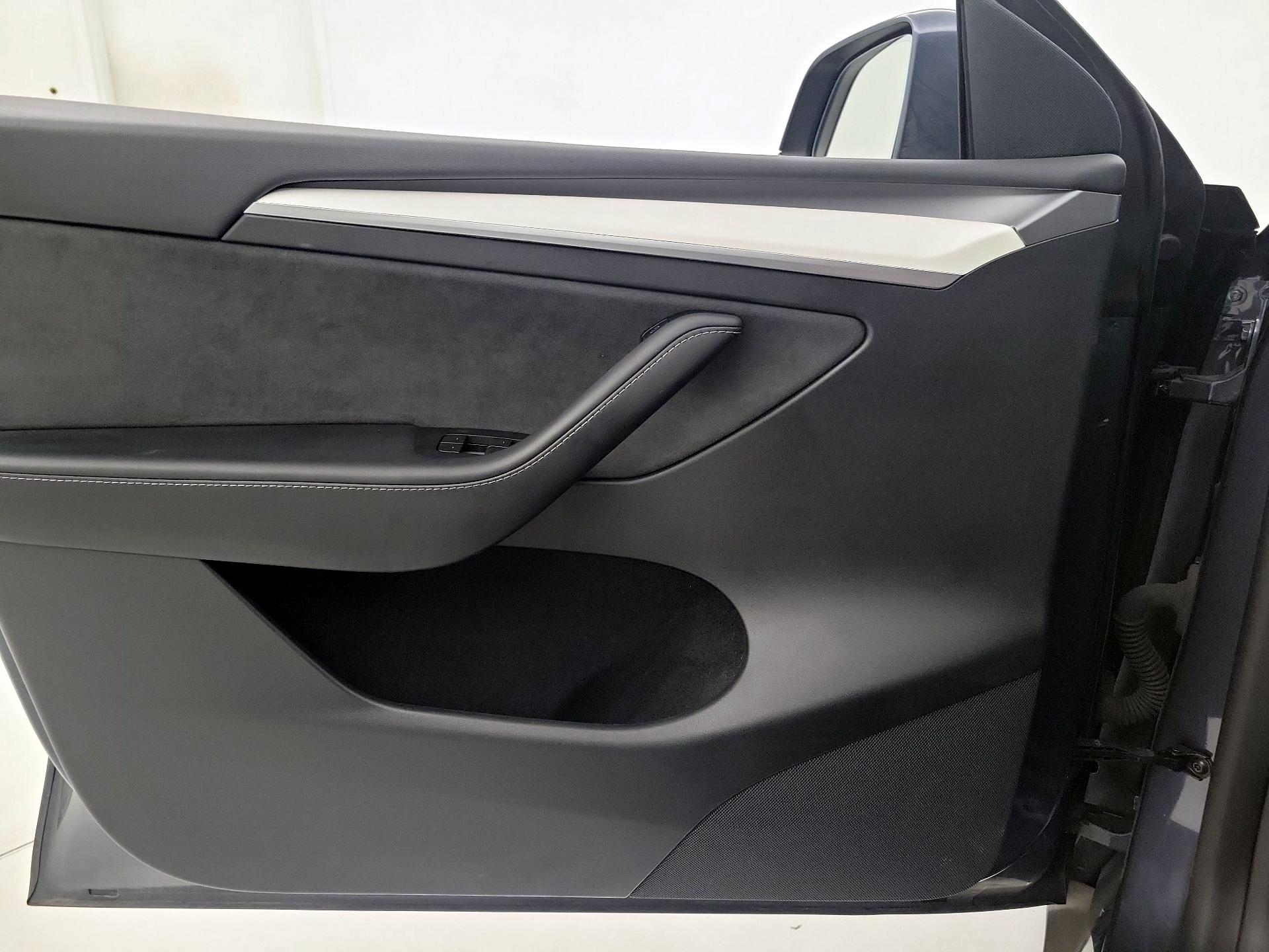 Thumbnail: 2022 Tesla Model Y - 12