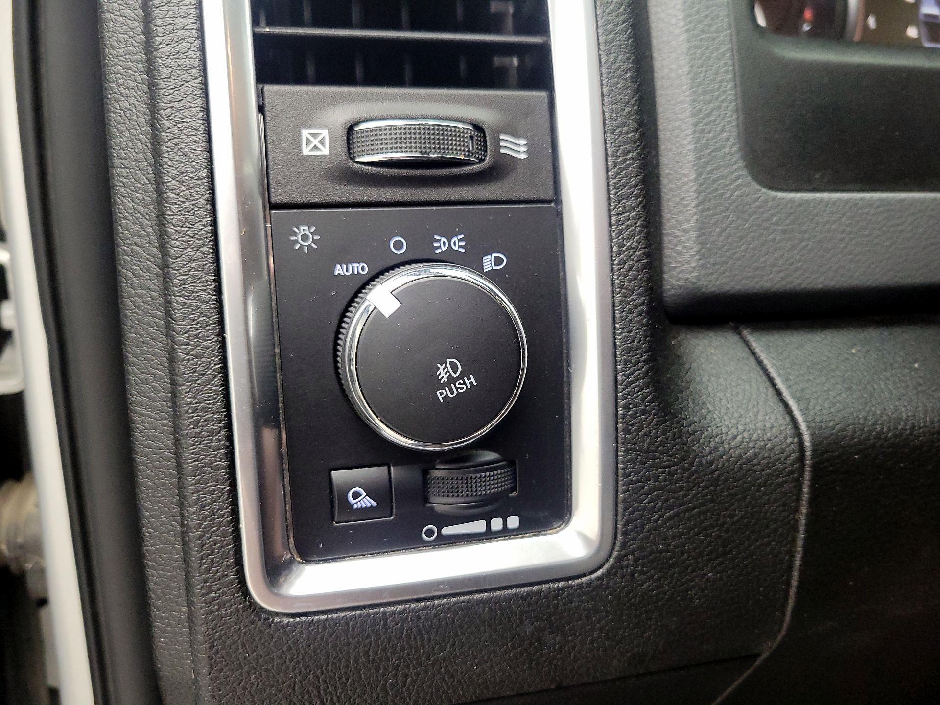 Thumbnail: 2019 RAM 1500 Classic - 13