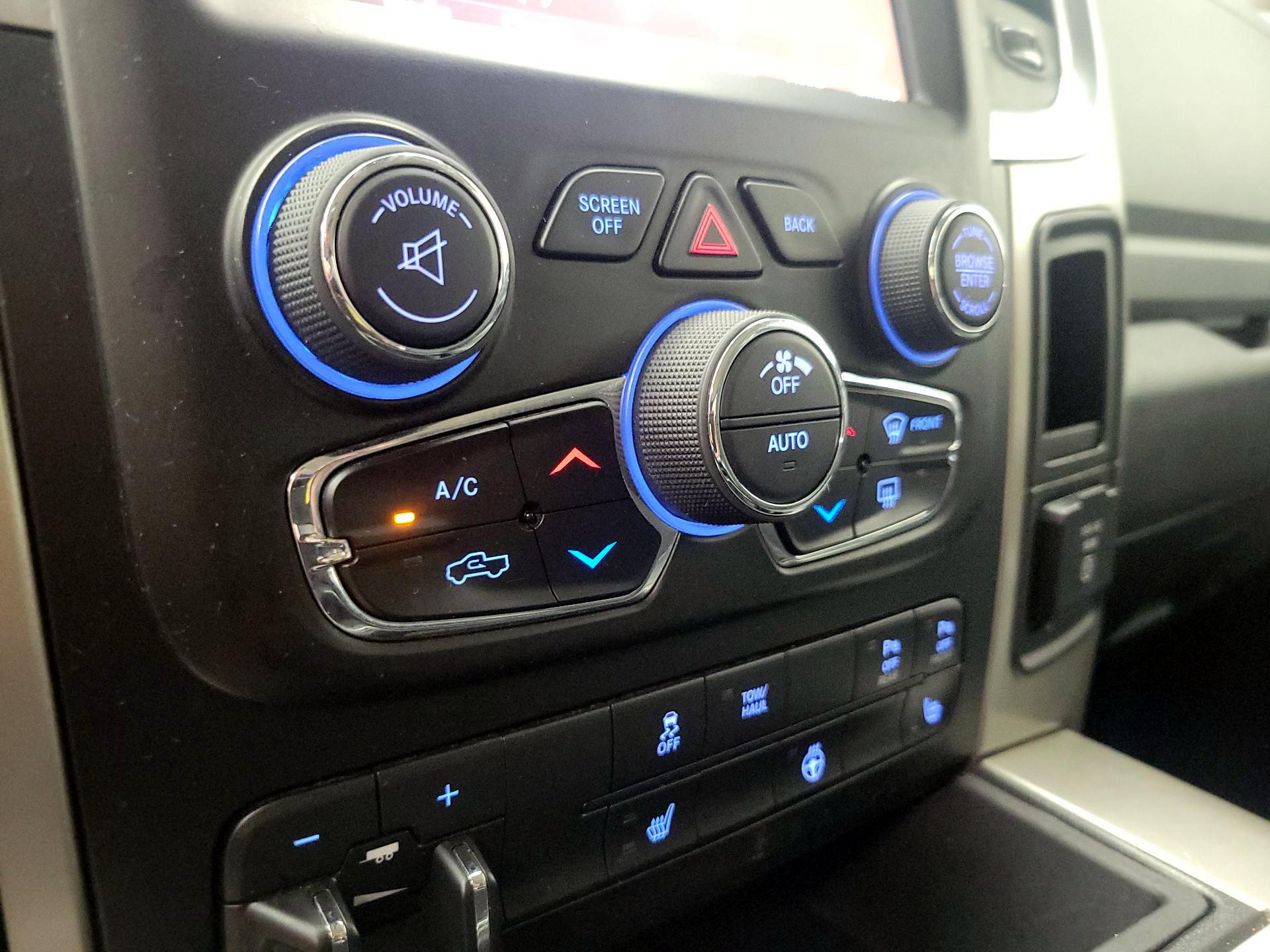 Thumbnail: 2019 RAM 1500 Classic - 16