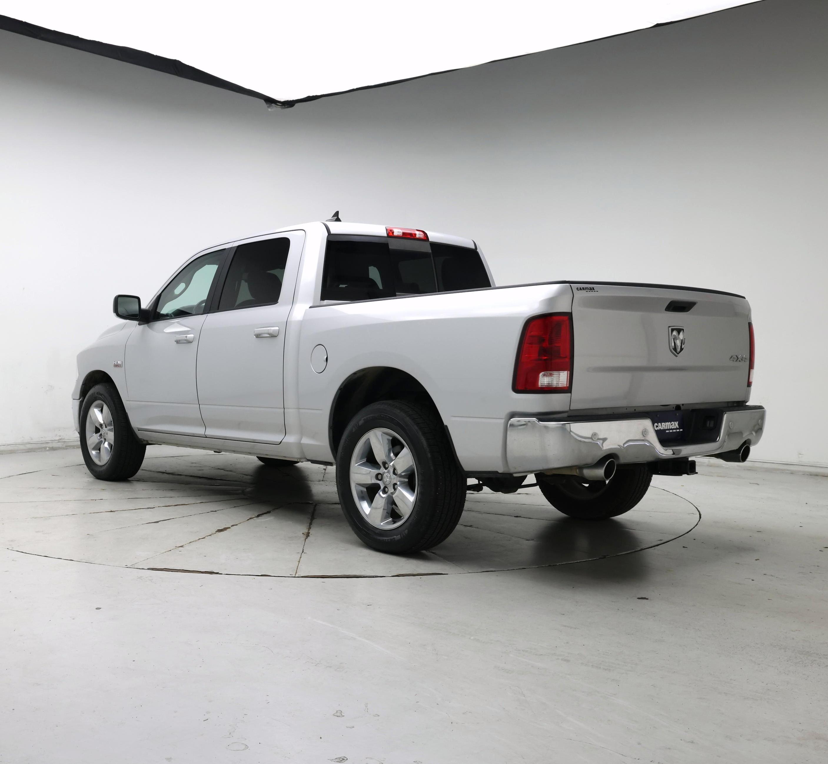 Thumbnail: 2019 RAM 1500 Classic - 2