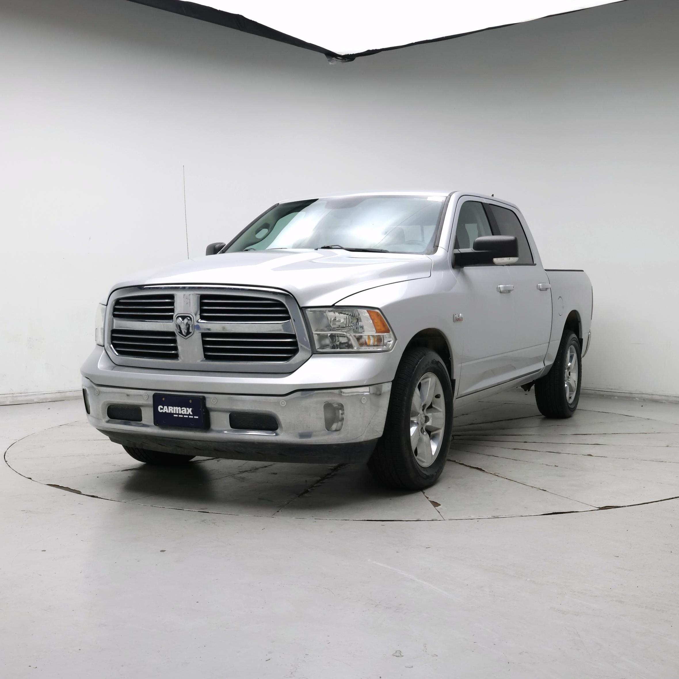 Thumbnail: 2019 RAM 1500 Classic - 4