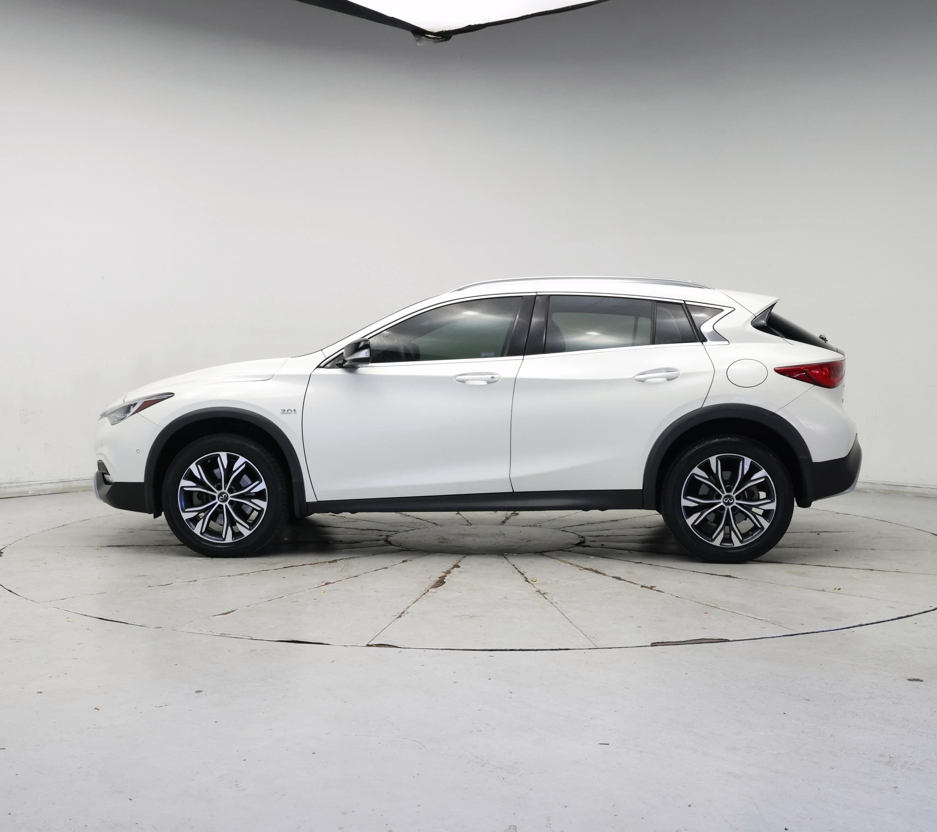 Thumbnail: 2018 INFINITI QX30 - 3