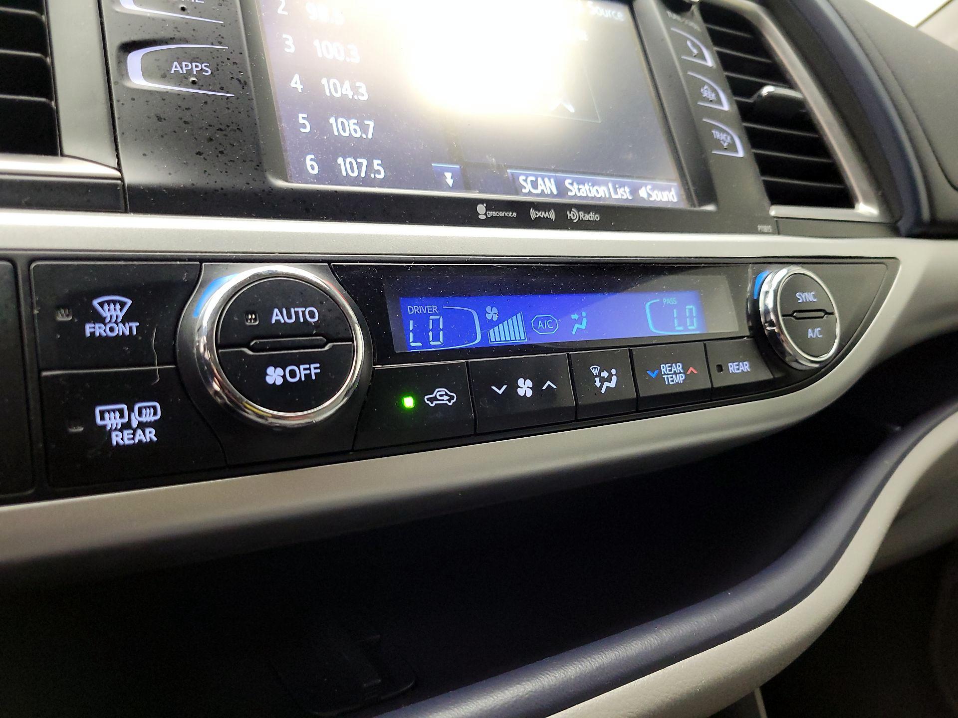 Thumbnail: 2019 Toyota Highlander - 16