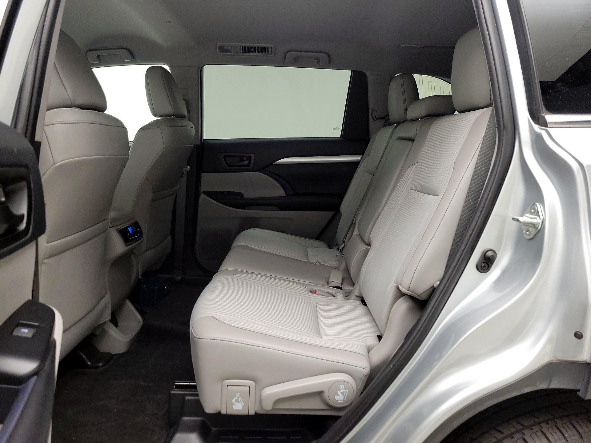 Thumbnail: 2019 Toyota Highlander - 19