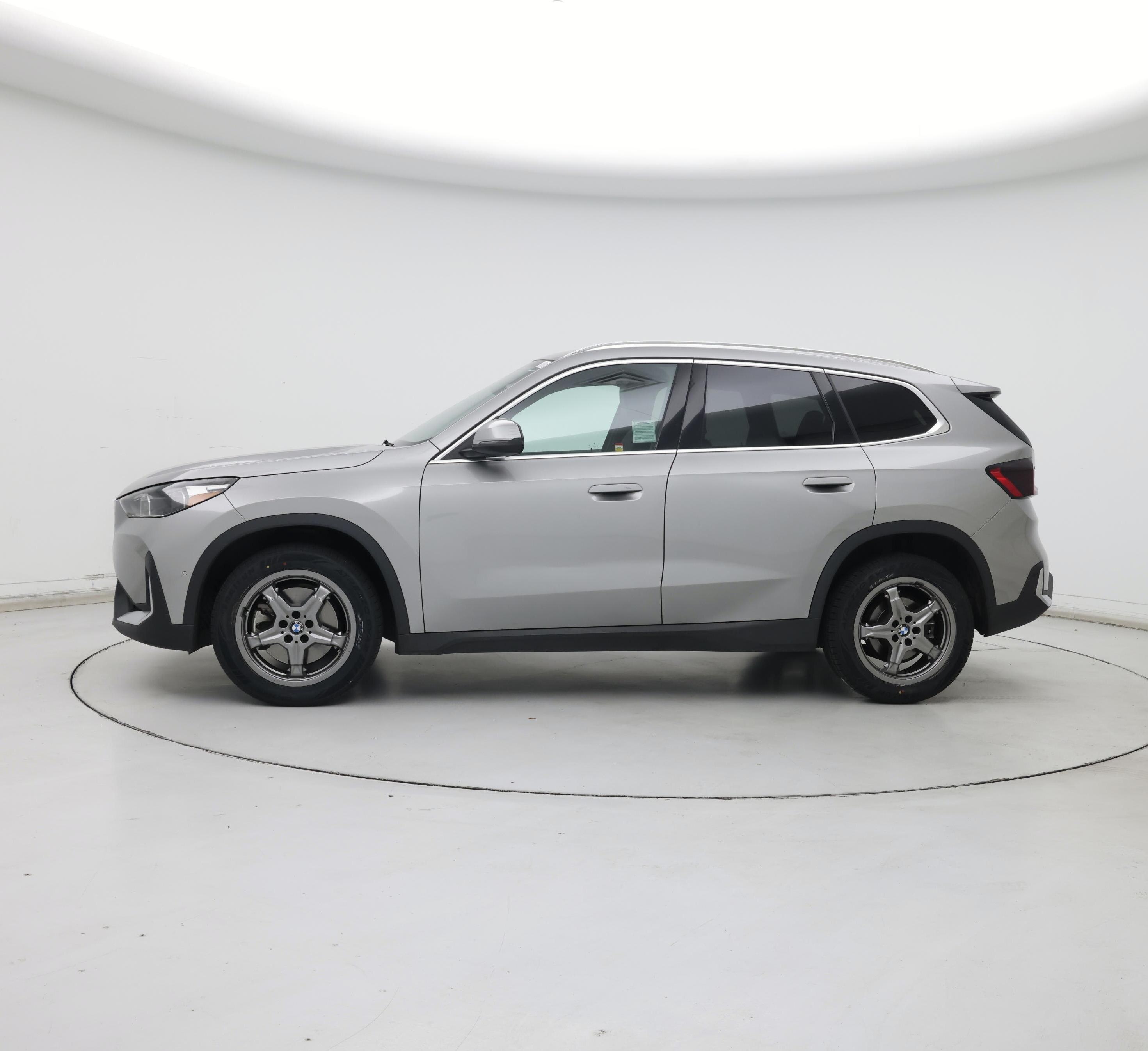 Thumbnail: 2023 BMW X1 - 3