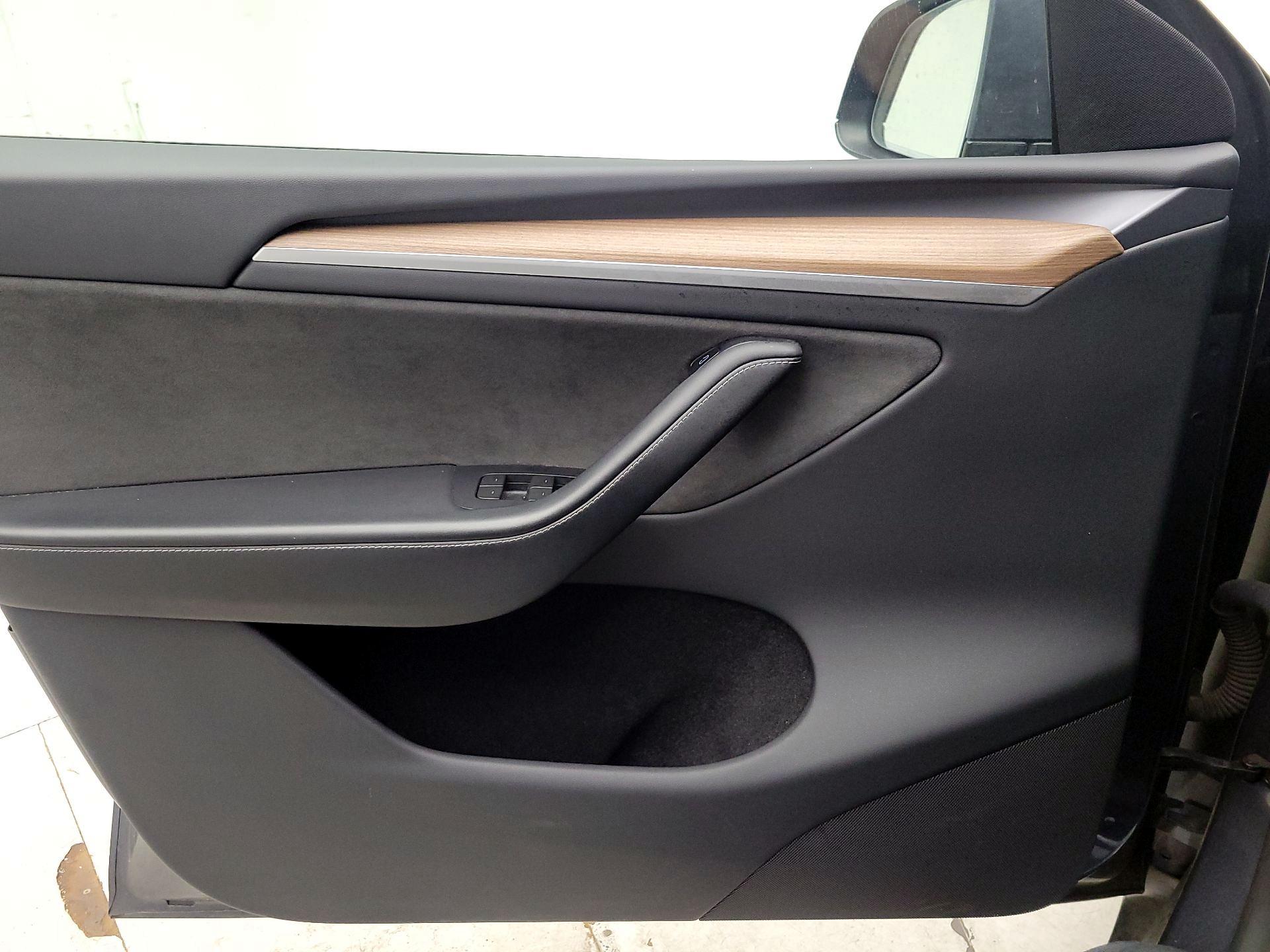 Thumbnail: 2023 Tesla Model Y - 12