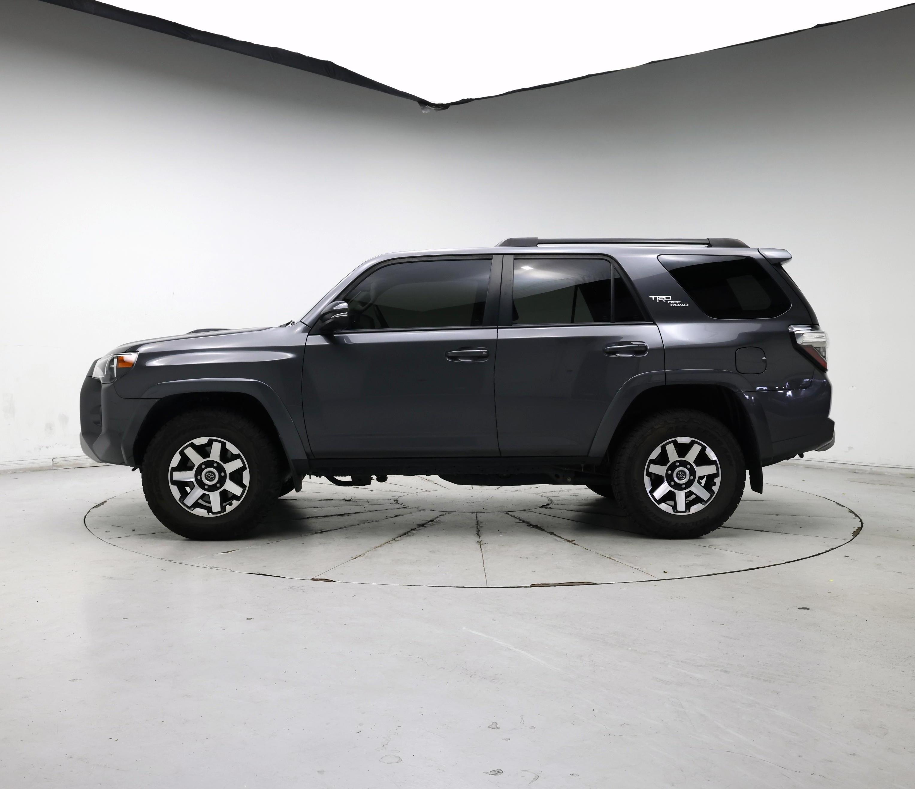 Thumbnail: 2019 Toyota 4Runner - 3
