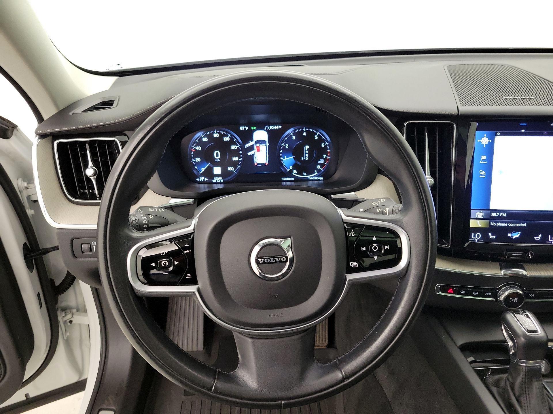 Thumbnail: 2021 Volvo XC60 - 10