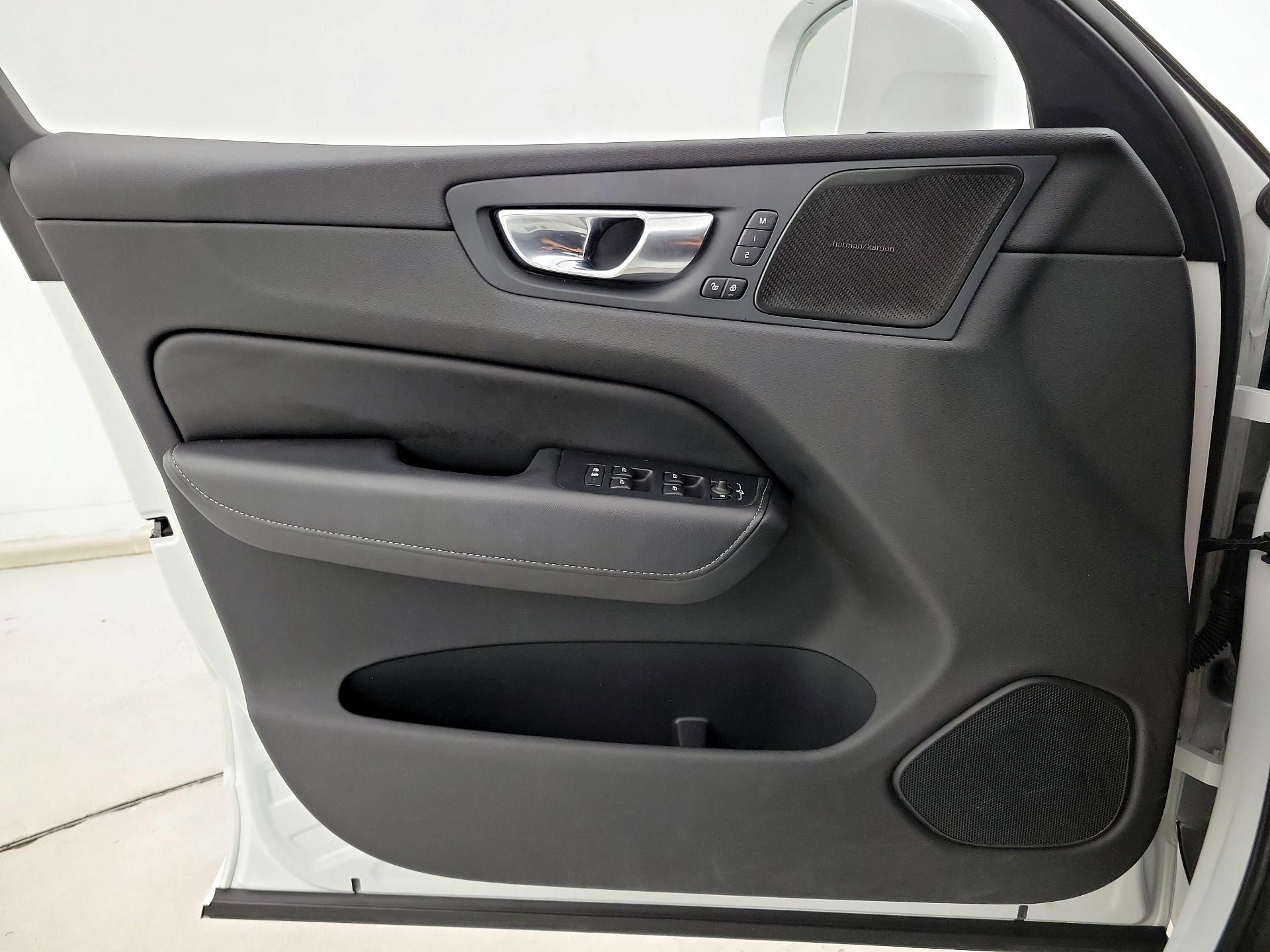 Thumbnail: 2021 Volvo XC60 - 12