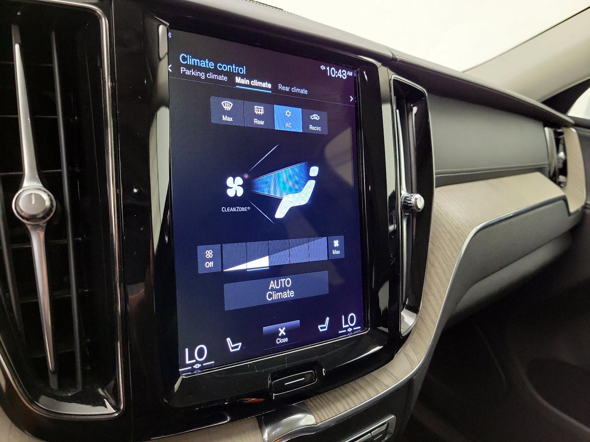 Thumbnail: 2021 Volvo XC60 - 17