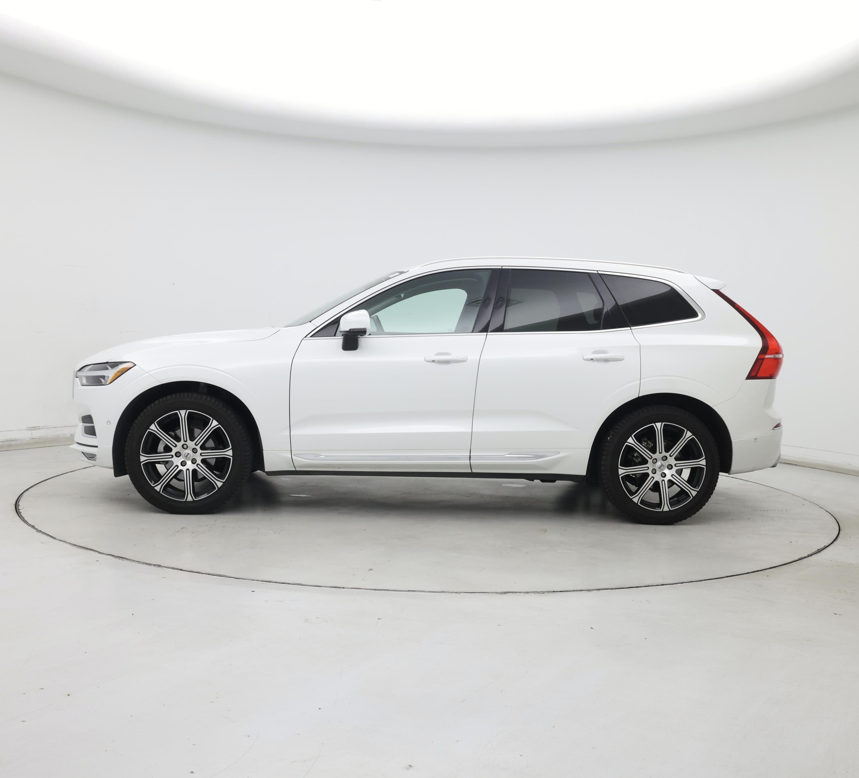 Thumbnail: 2021 Volvo XC60 - 3