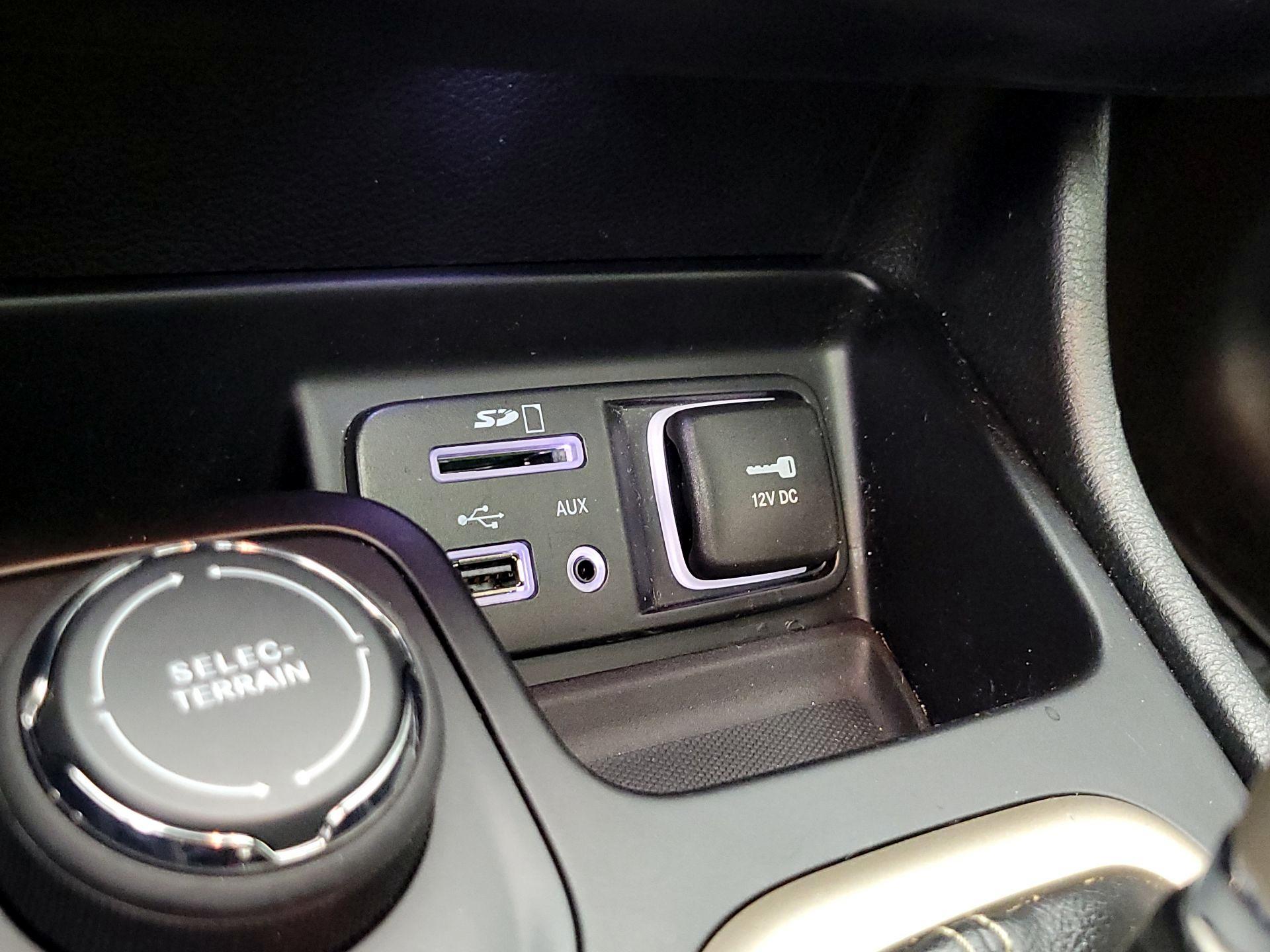 Thumbnail: 2016 Jeep Cherokee - 18