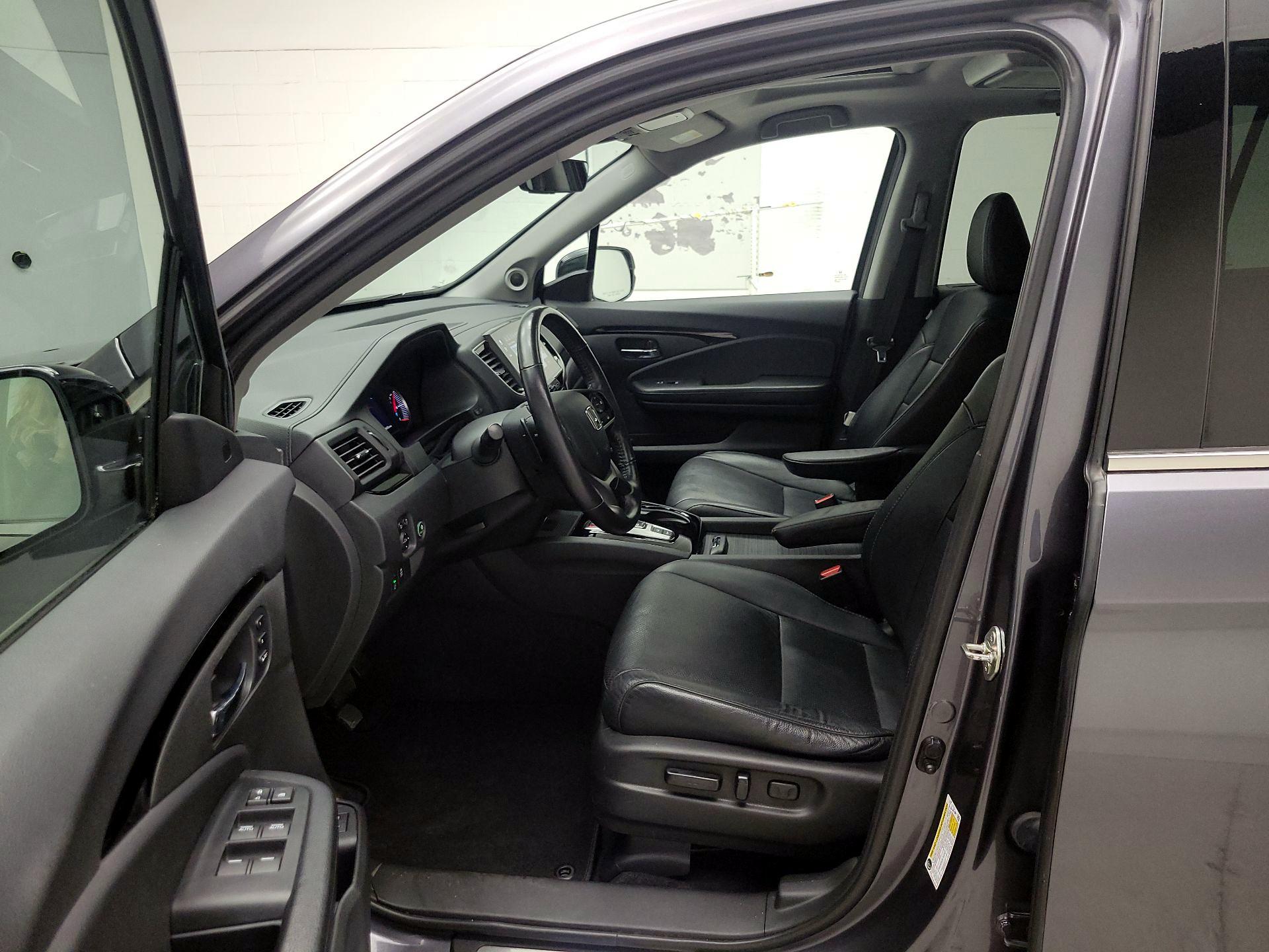 Thumbnail: 2019 Honda Pilot - 9