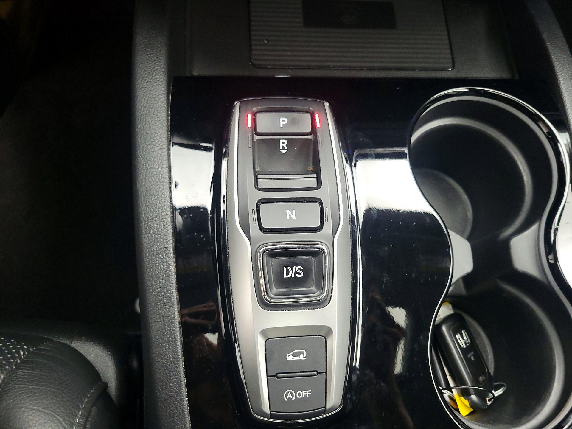 Thumbnail: 2019 Honda Pilot - 16