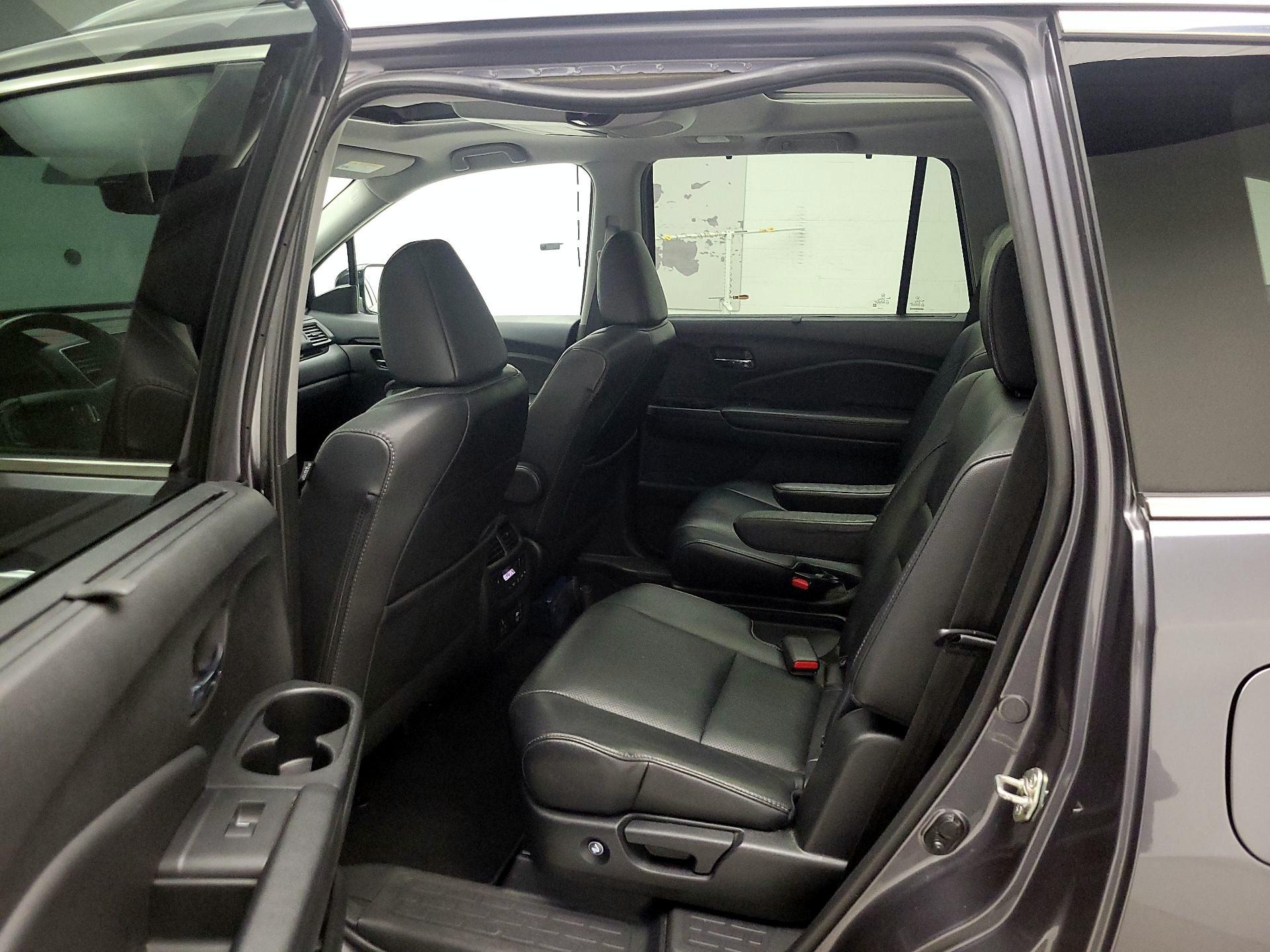 Thumbnail: 2019 Honda Pilot - 19