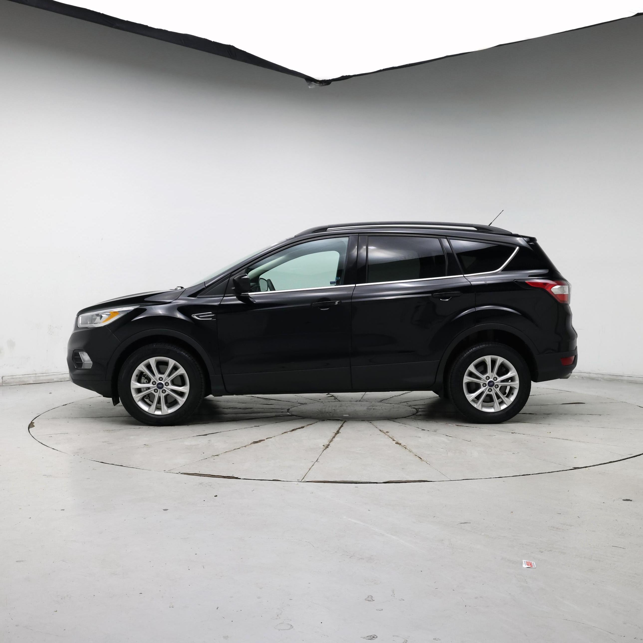 Thumbnail: 2017 Ford Escape - 3