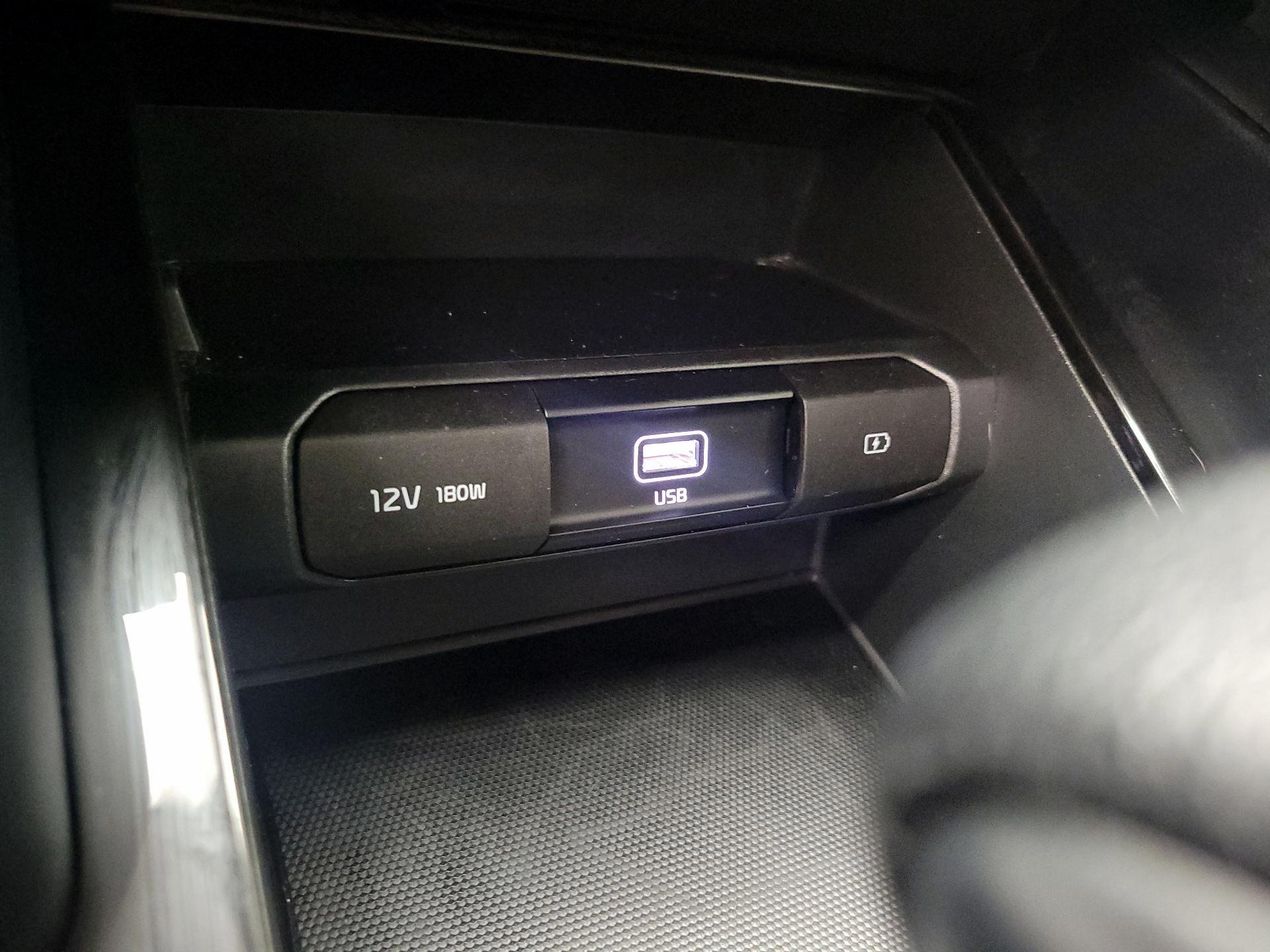 Thumbnail: 2020 Kia Telluride - 18