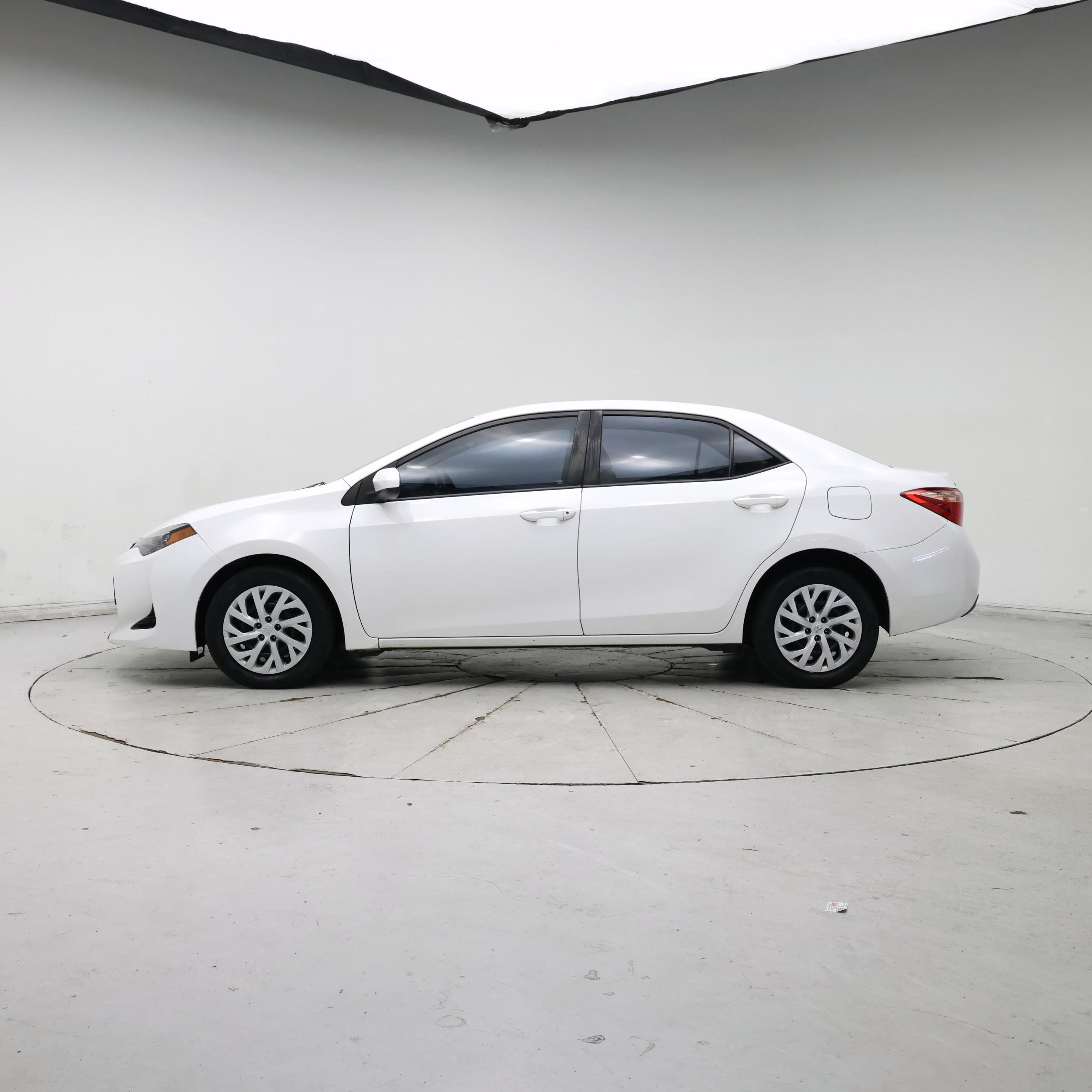 Thumbnail: 2017 Toyota Corolla - 3