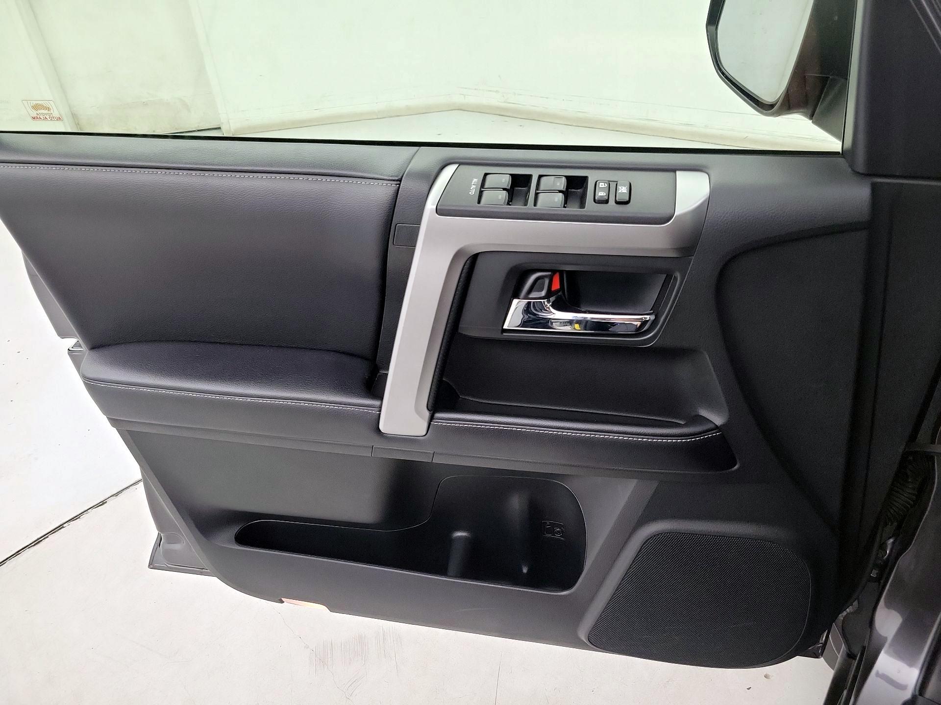 Thumbnail: 2019 Toyota 4Runner - 12
