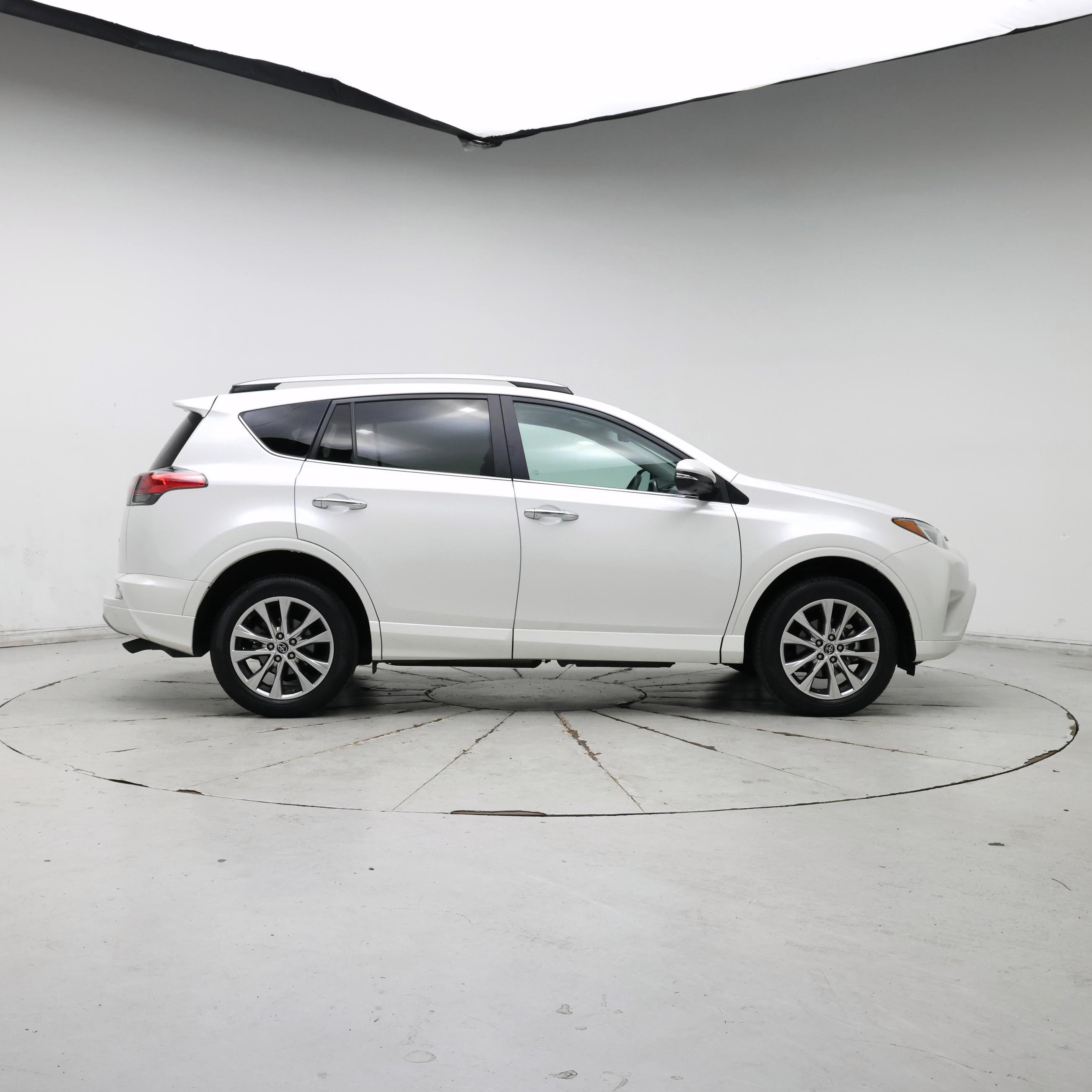 Thumbnail: 2017 Toyota RAV4 - 7