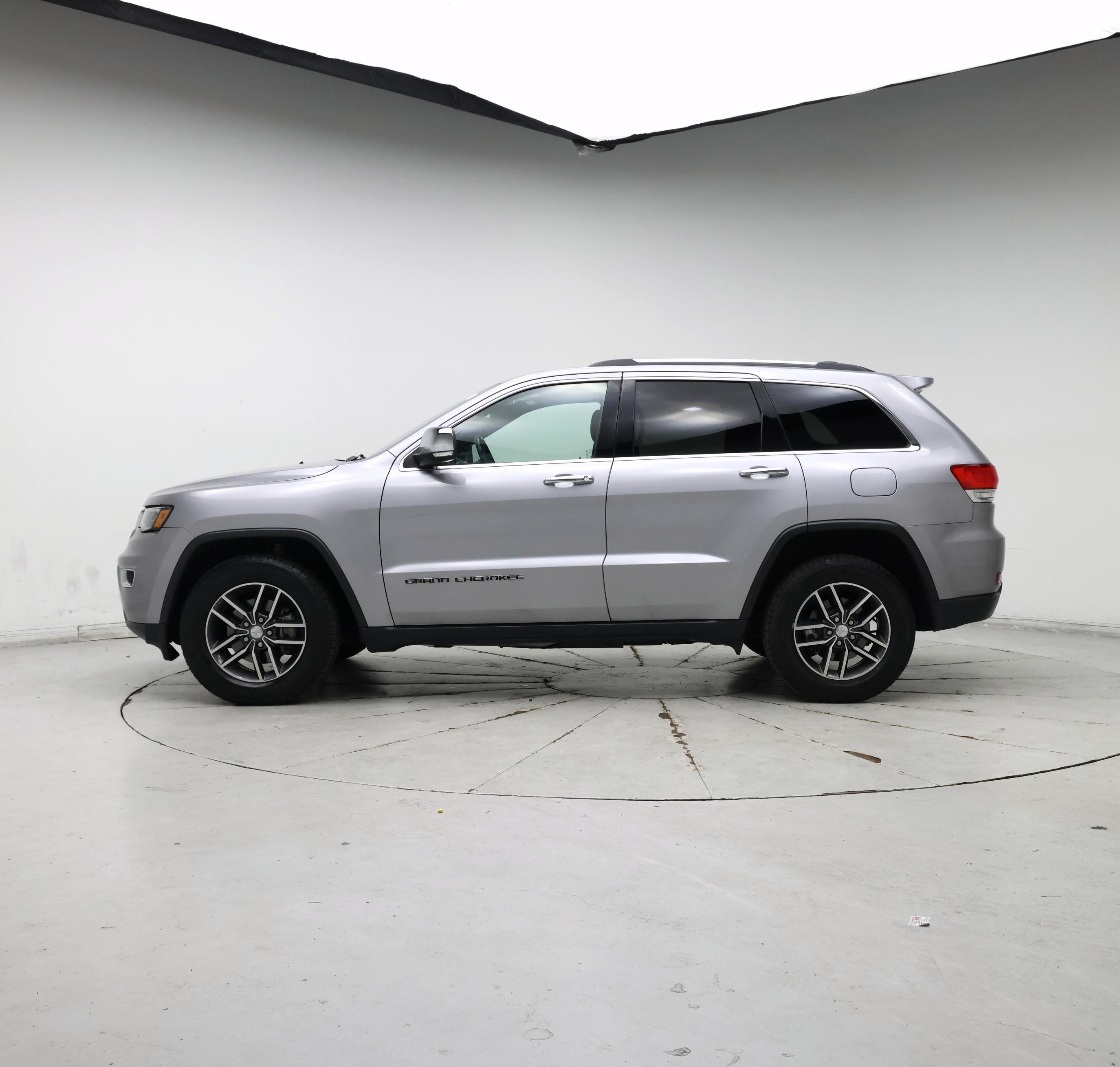 Thumbnail: 2017 Jeep Grand Cherokee - 3