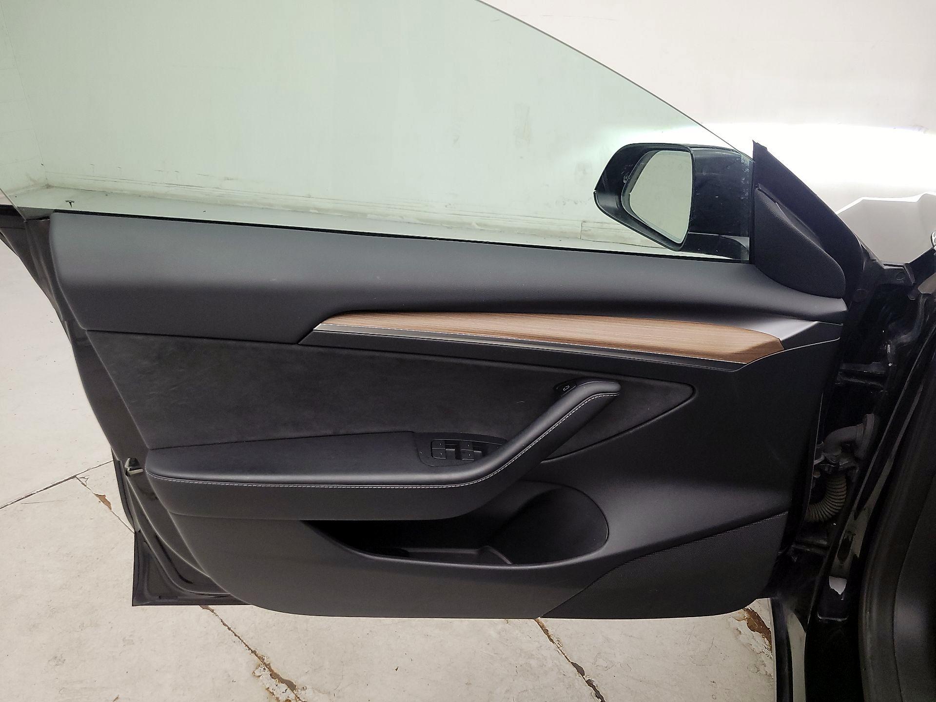 Thumbnail: 2023 Tesla Model 3 - 12