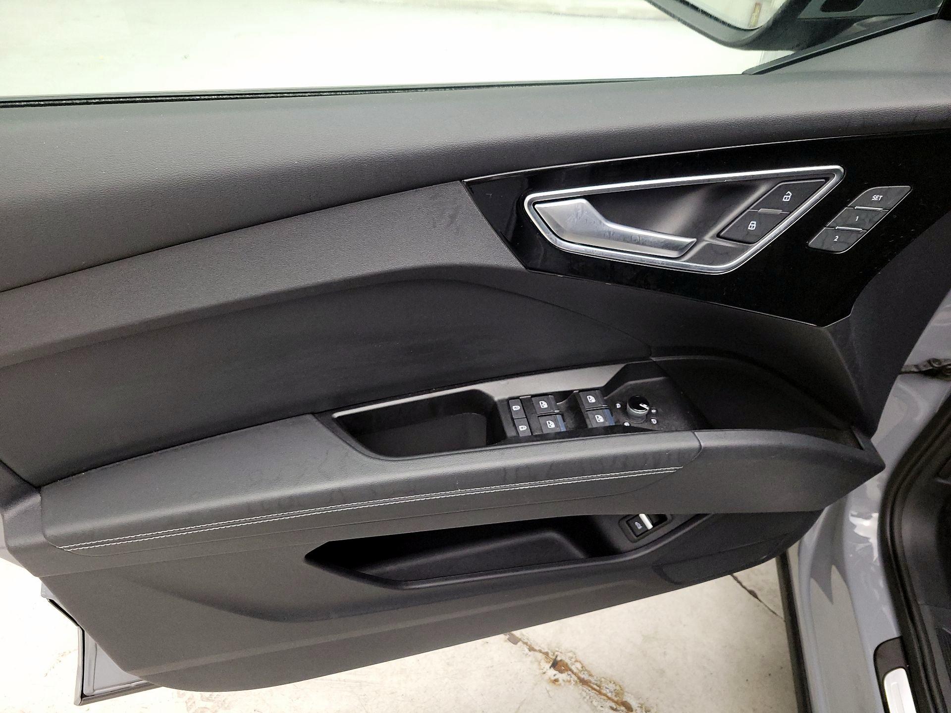 Thumbnail: 2022 Audi Q4 e-tron - 12