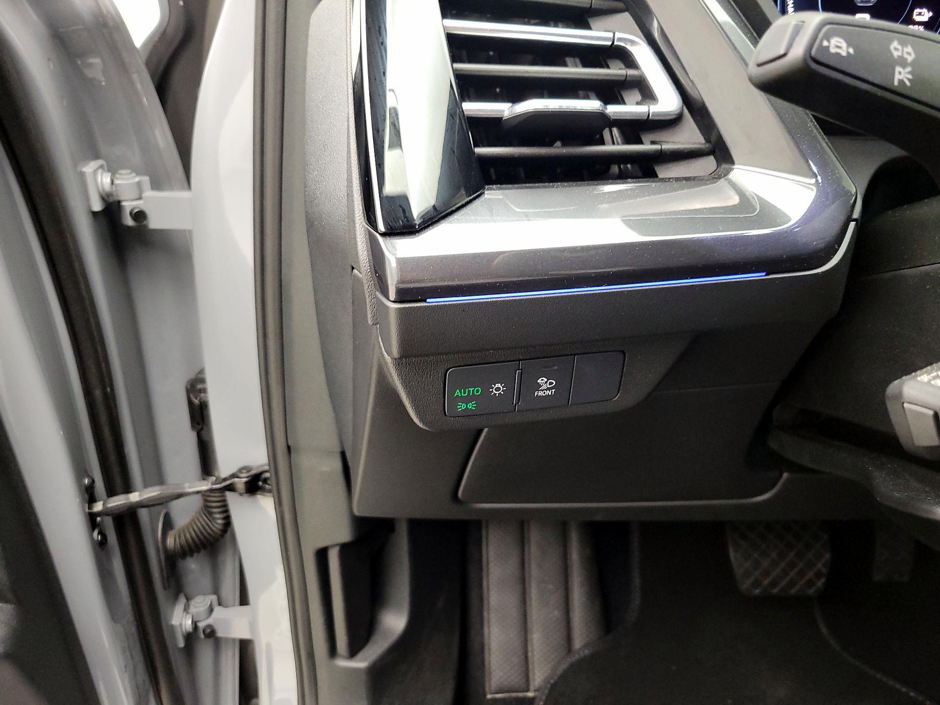 Thumbnail: 2022 Audi Q4 e-tron - 13