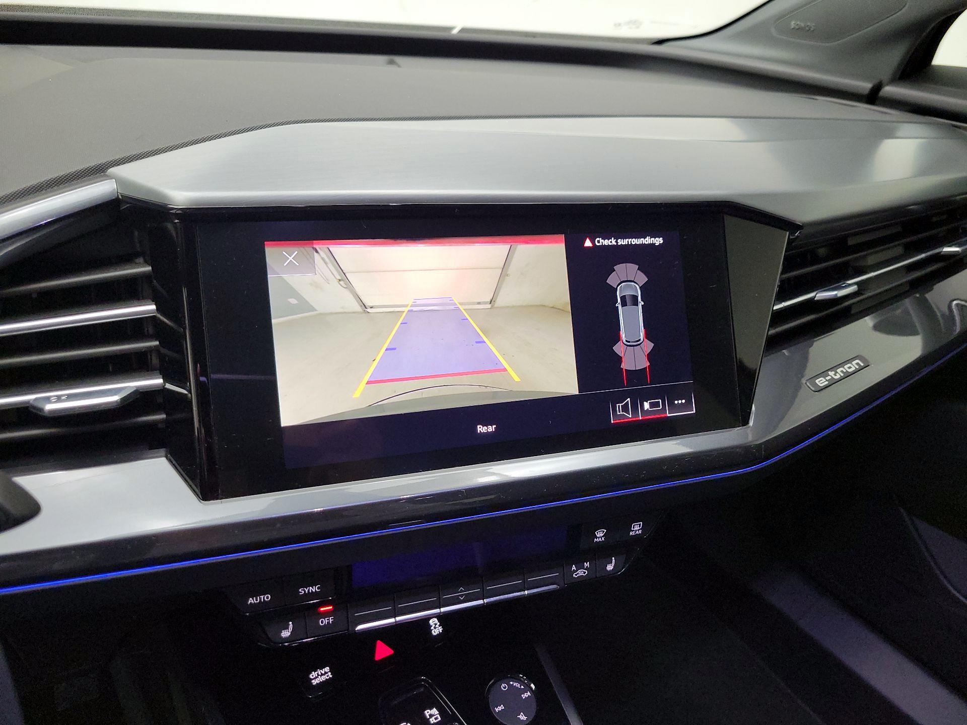 Thumbnail: 2022 Audi Q4 e-tron - 15