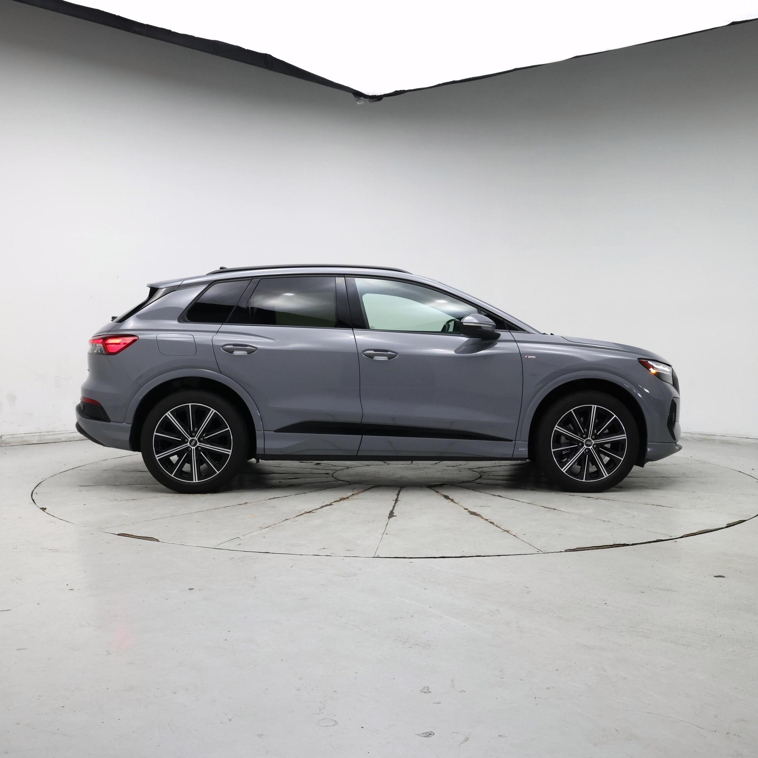 Thumbnail: 2022 Audi Q4 e-tron - 7