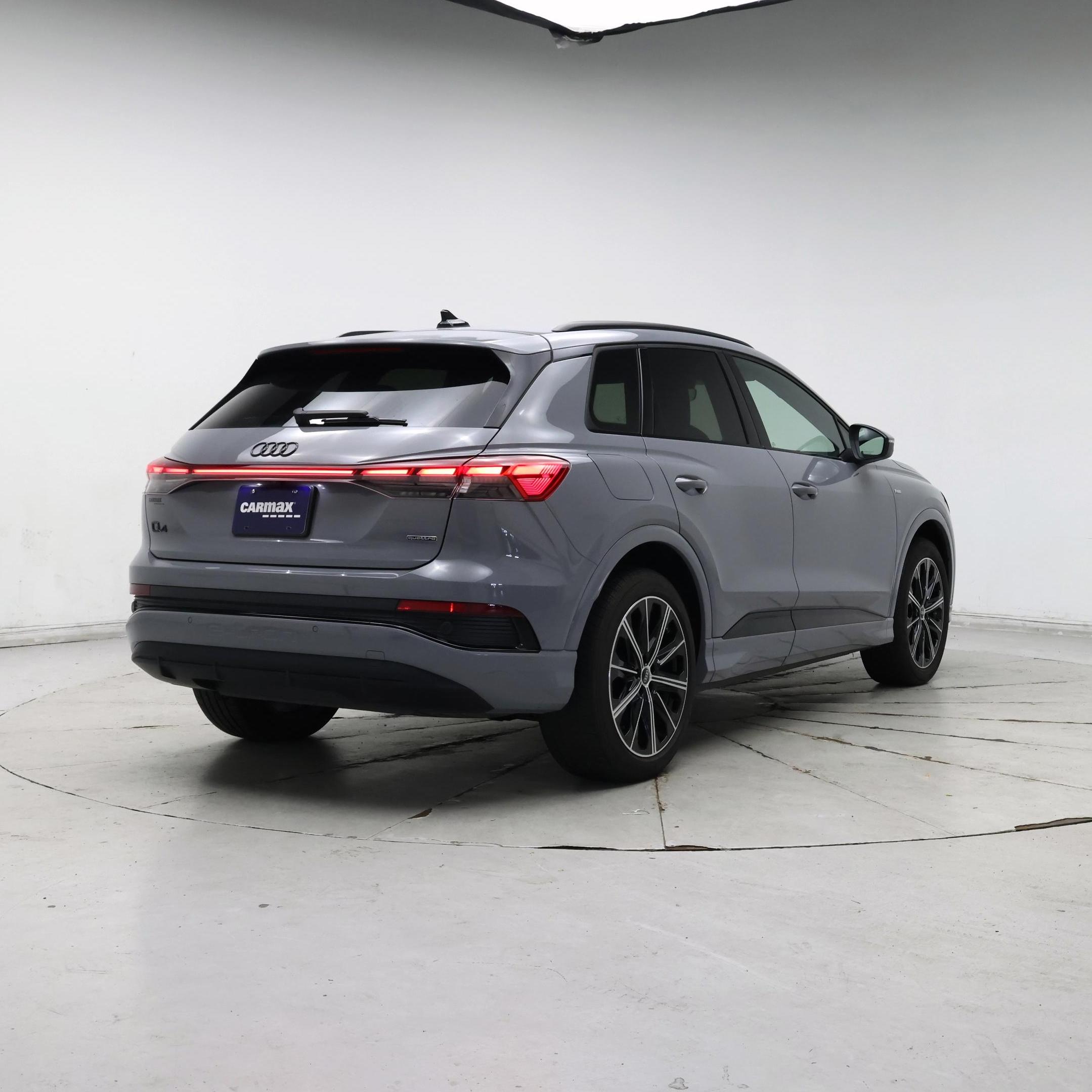 Thumbnail: 2022 Audi Q4 e-tron - 8