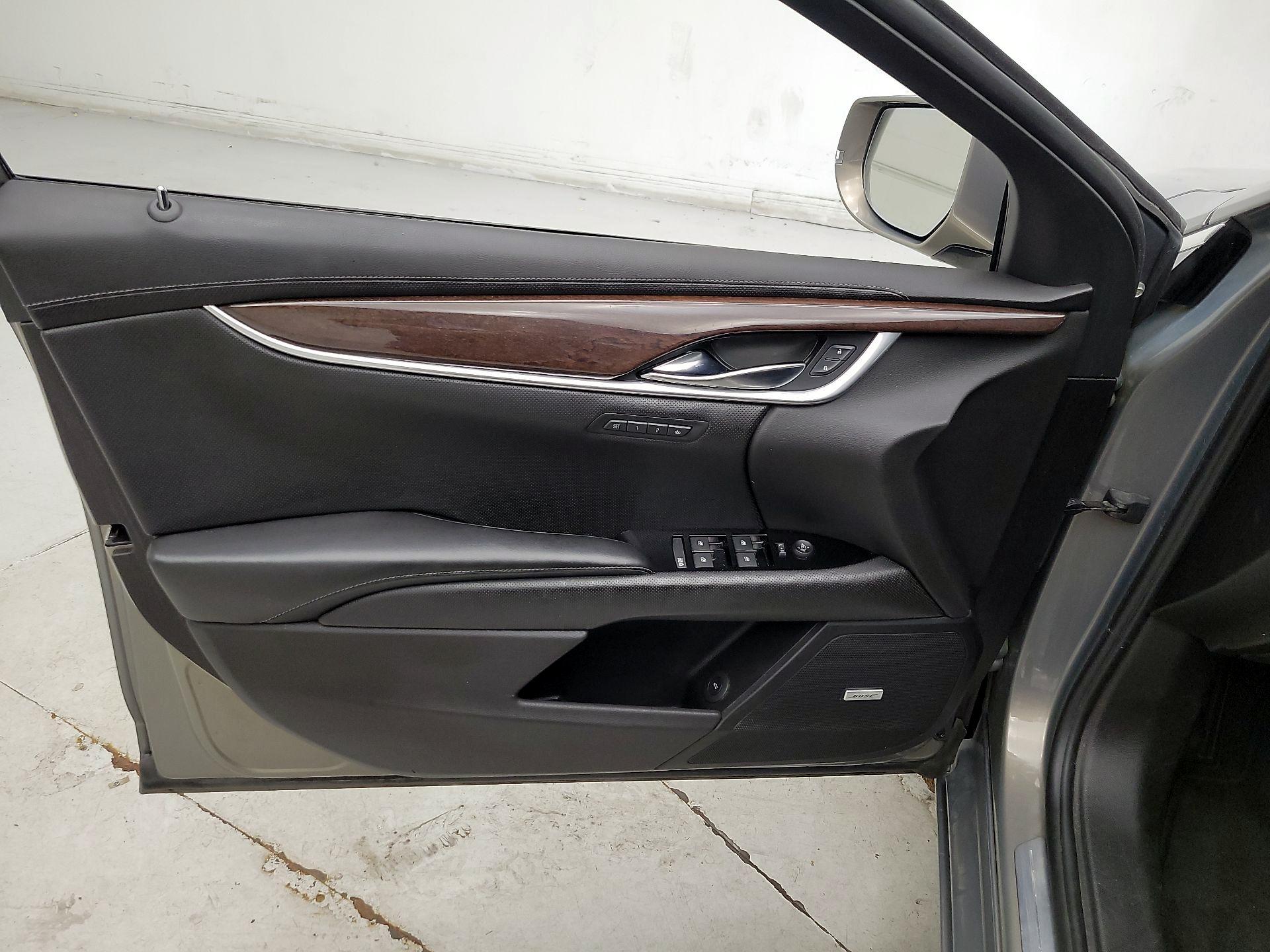 Thumbnail: 2017 Cadillac XTS - 12