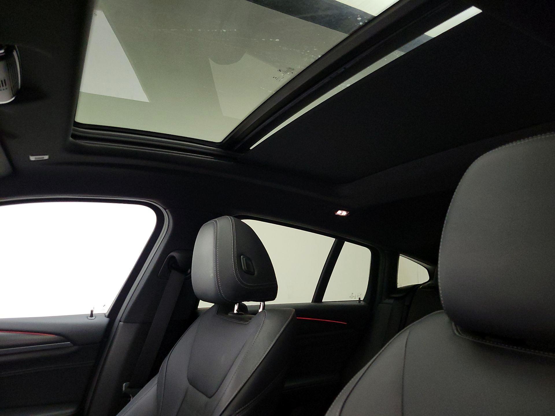 Thumbnail: 2022 BMW X4 - 20