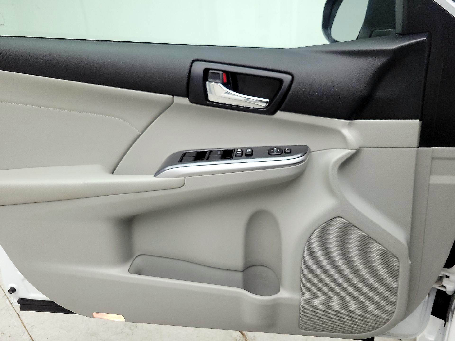 Thumbnail: 2014 Toyota Camry - 12