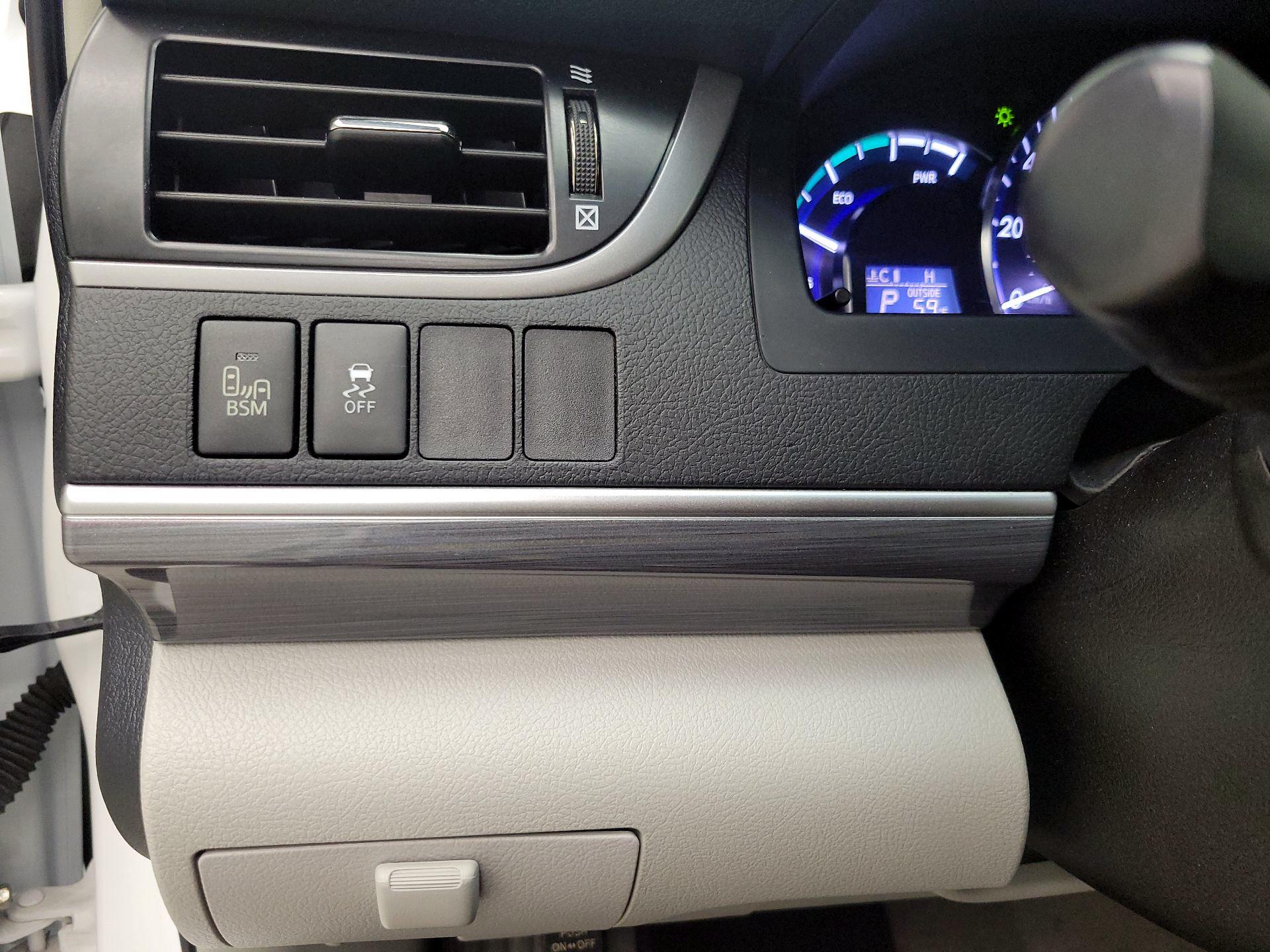 Thumbnail: 2014 Toyota Camry - 13