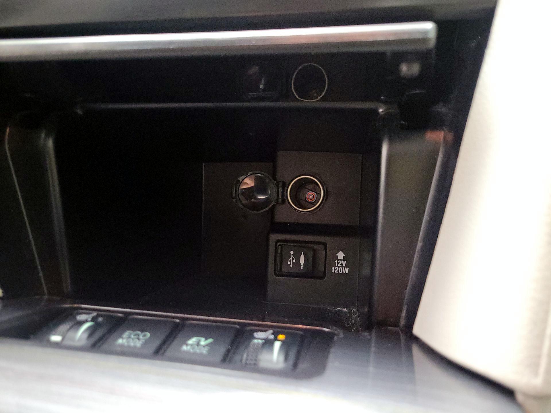 Thumbnail: 2014 Toyota Camry - 18