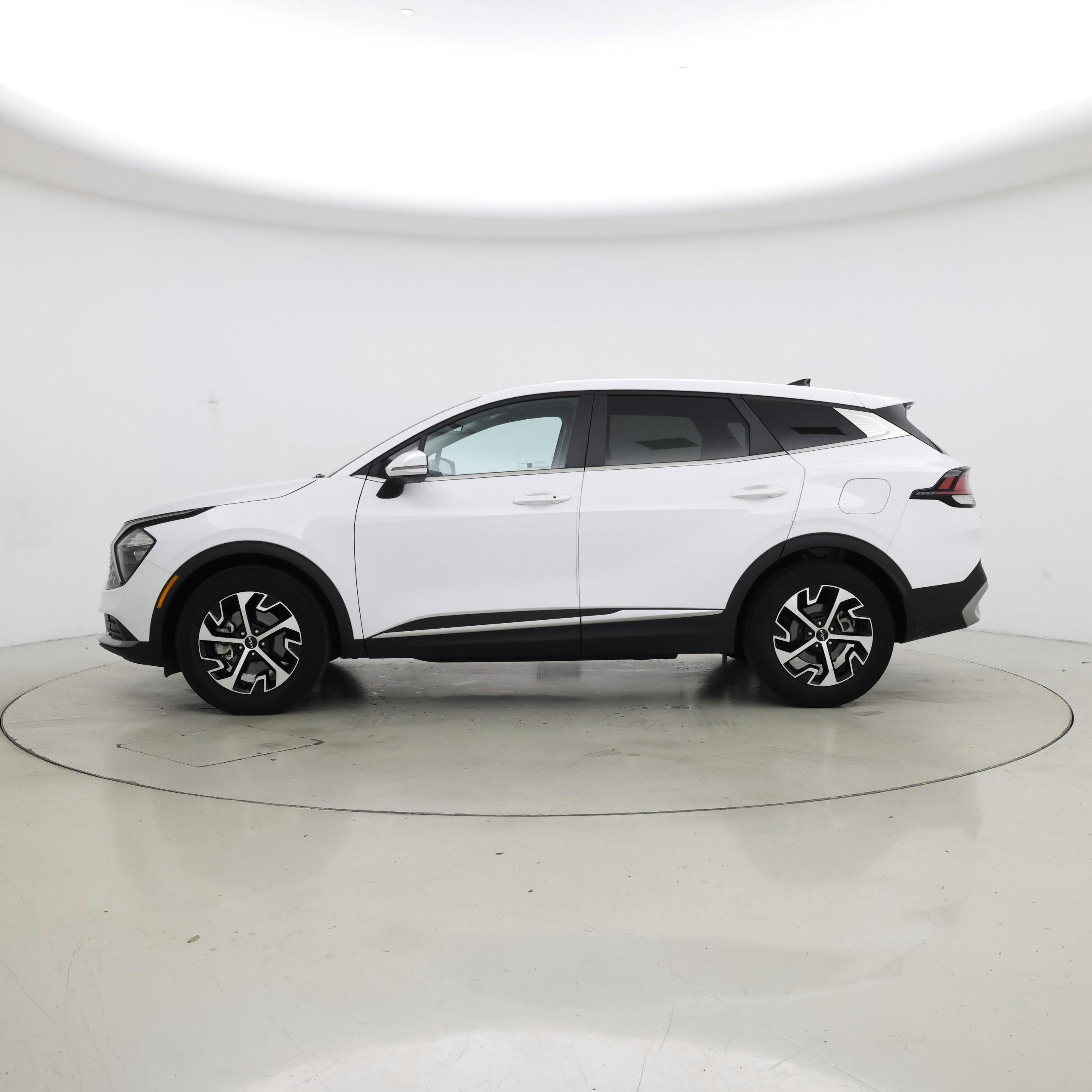 Thumbnail: 2023 Kia Sportage - 3