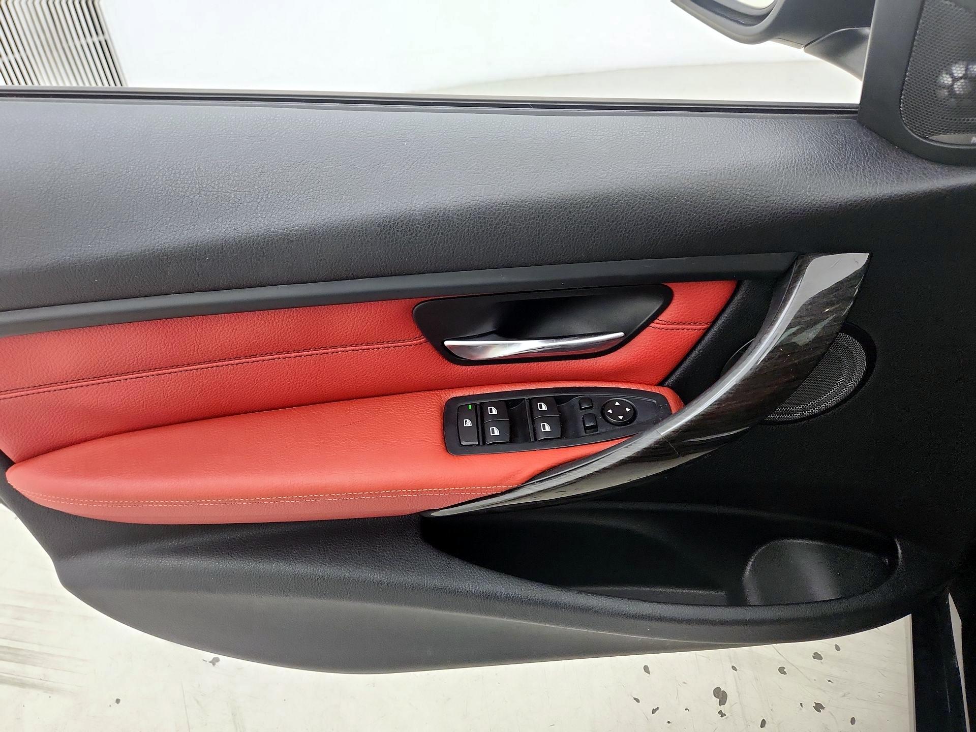Thumbnail: 2015 BMW 3 Series - 12