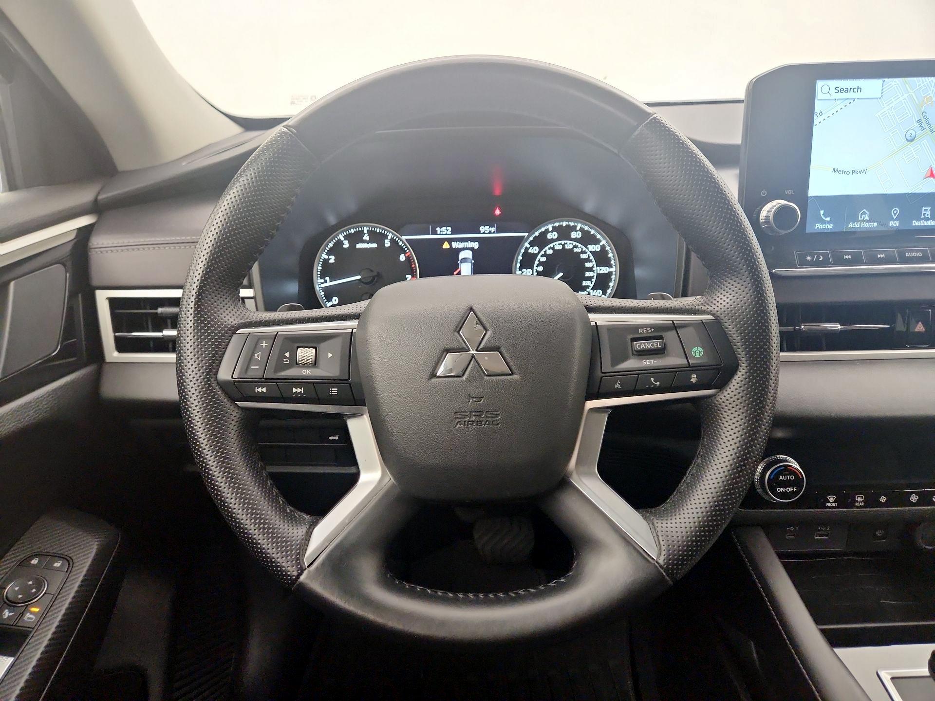 Thumbnail: 2024 Mitsubishi Outlander - 10