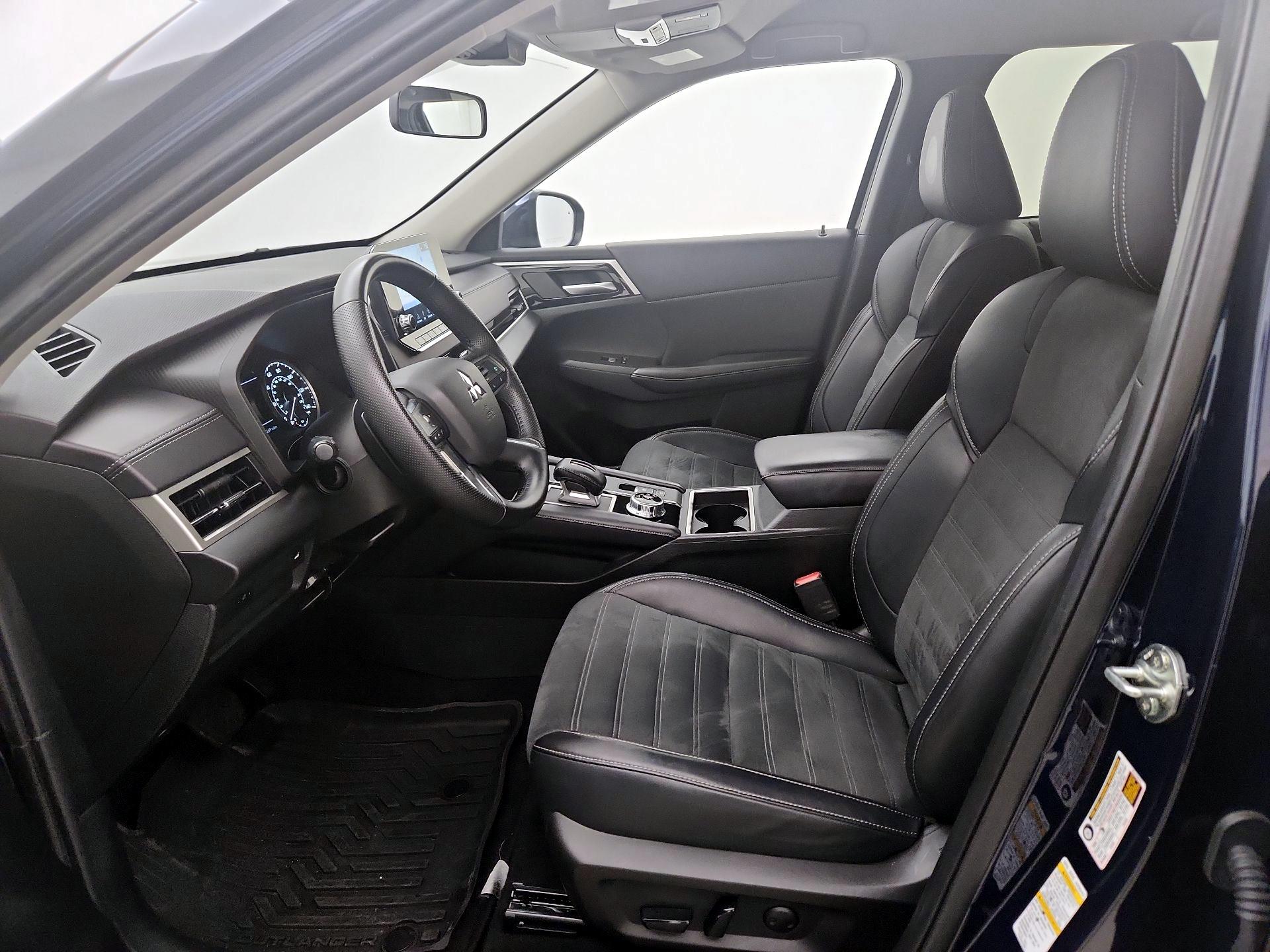 Thumbnail: 2024 Mitsubishi Outlander - 11