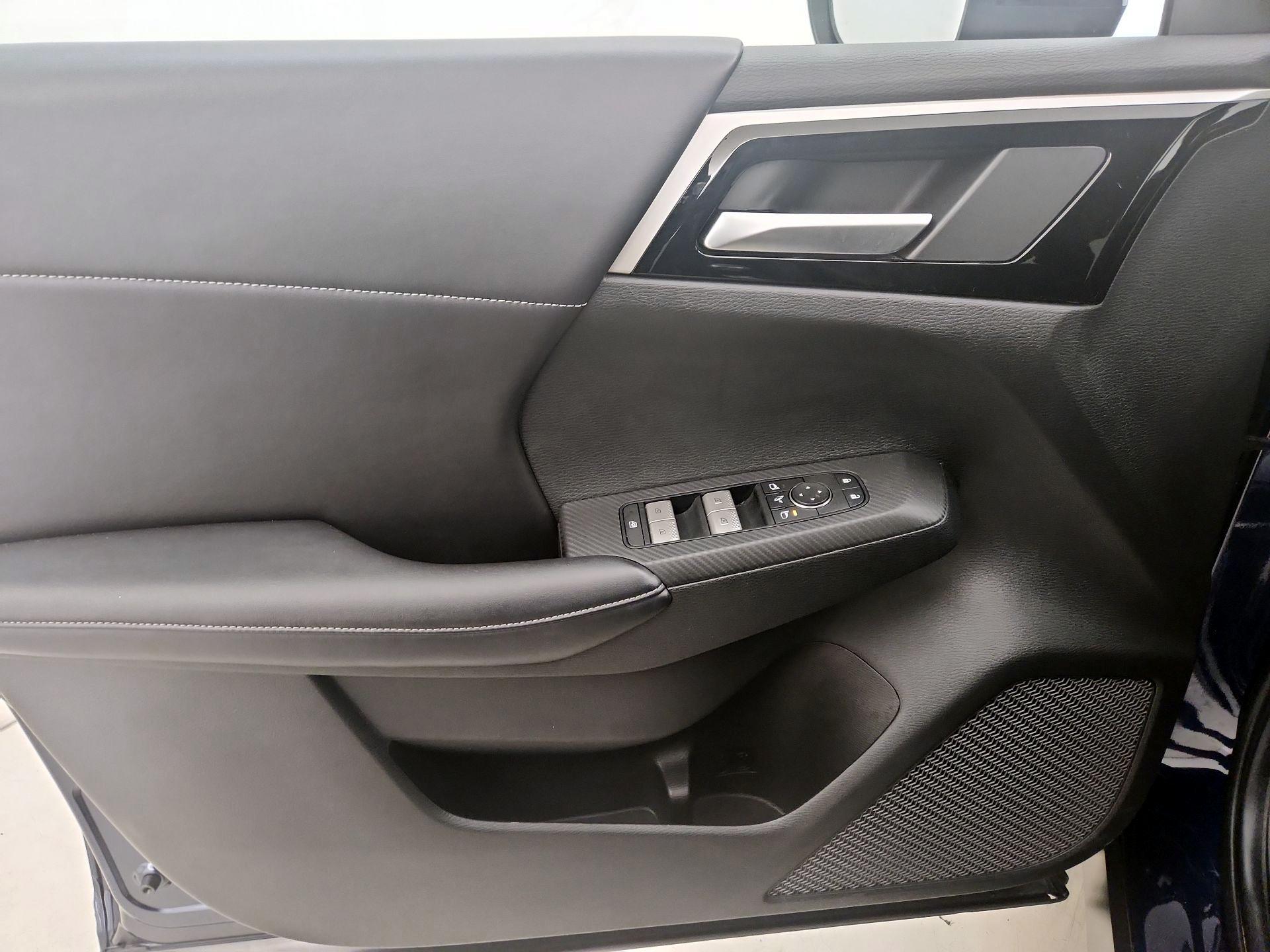 Thumbnail: 2024 Mitsubishi Outlander - 12