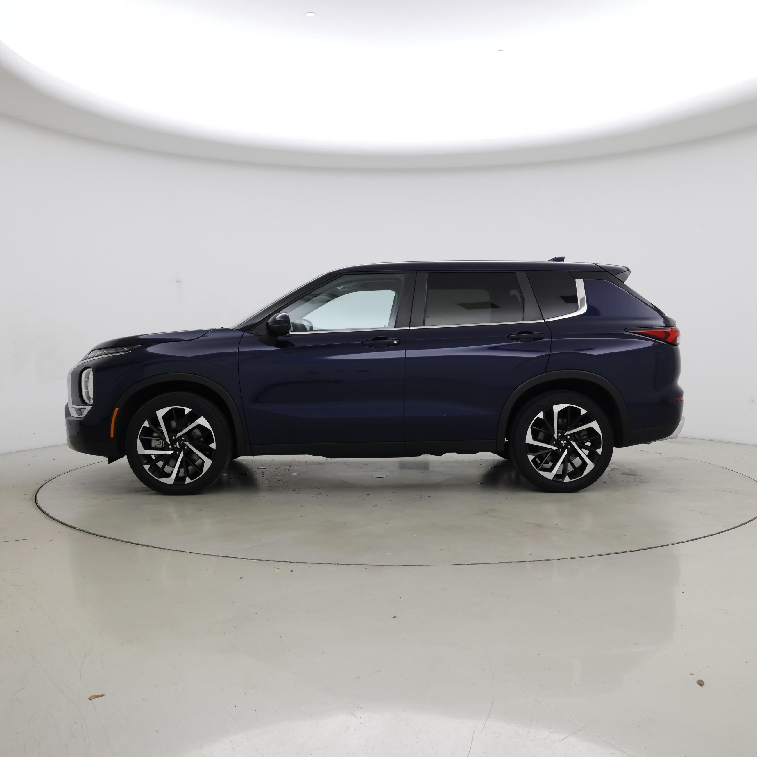 Thumbnail: 2024 Mitsubishi Outlander - 3