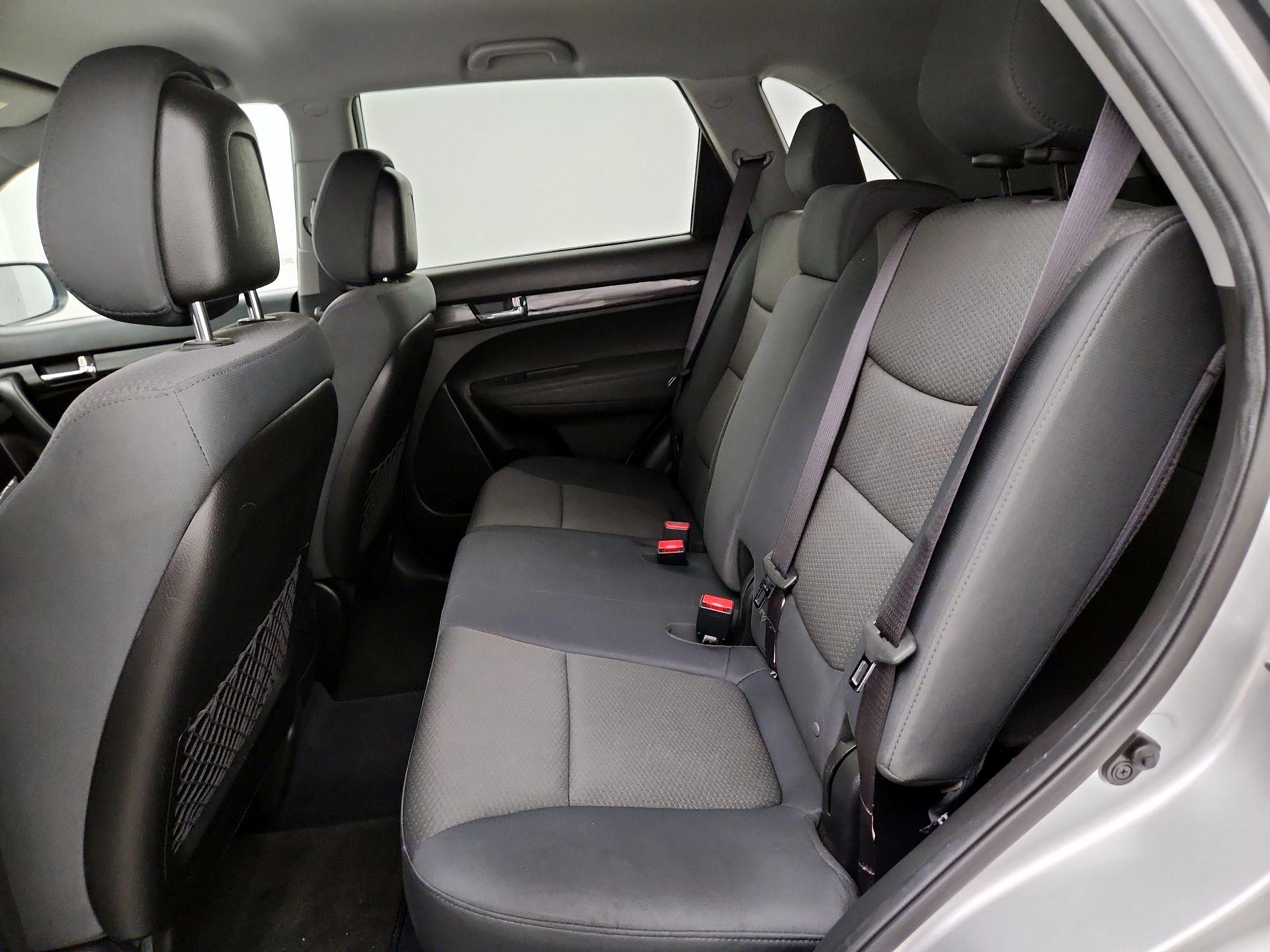 Thumbnail: 2013 Kia Sorento - 19